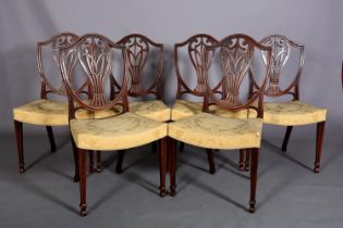 A SET OF SIX GEORGE III MAHOGANY DINING CHAIR, the open shield back with vase shaped splat, dished