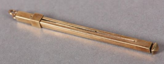 A SWIZZLE STICK IN 9ct GOLD CIRCA 1960, square section barrel faceted terminal, retracting seven