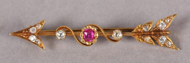A VICTORIAN RUBY AND DIAMOND ARROW BROOCH in 18ct gold, set to the centre with a cushion facetted