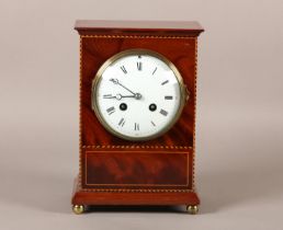 AN EDWARD VII MAHOGANY MANTEL CLOCK INLAID WITH BOXWOOD AND EBONY STRINGING, having a French 8-day