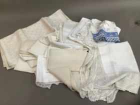 Good 19th and 20th century linen, to include linen damask table napkins, most unused, and decorative