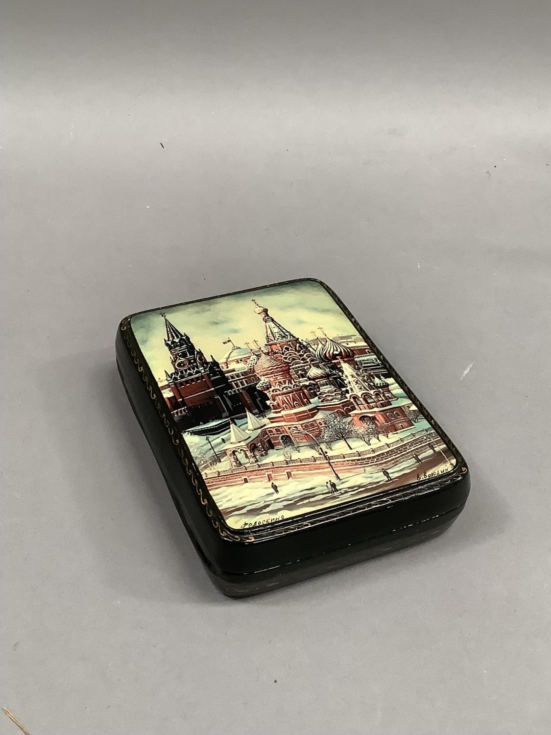 A modern Russian lacquered hinged box, the lid hand painted with a winters scene of St Basil's - Image 2 of 3