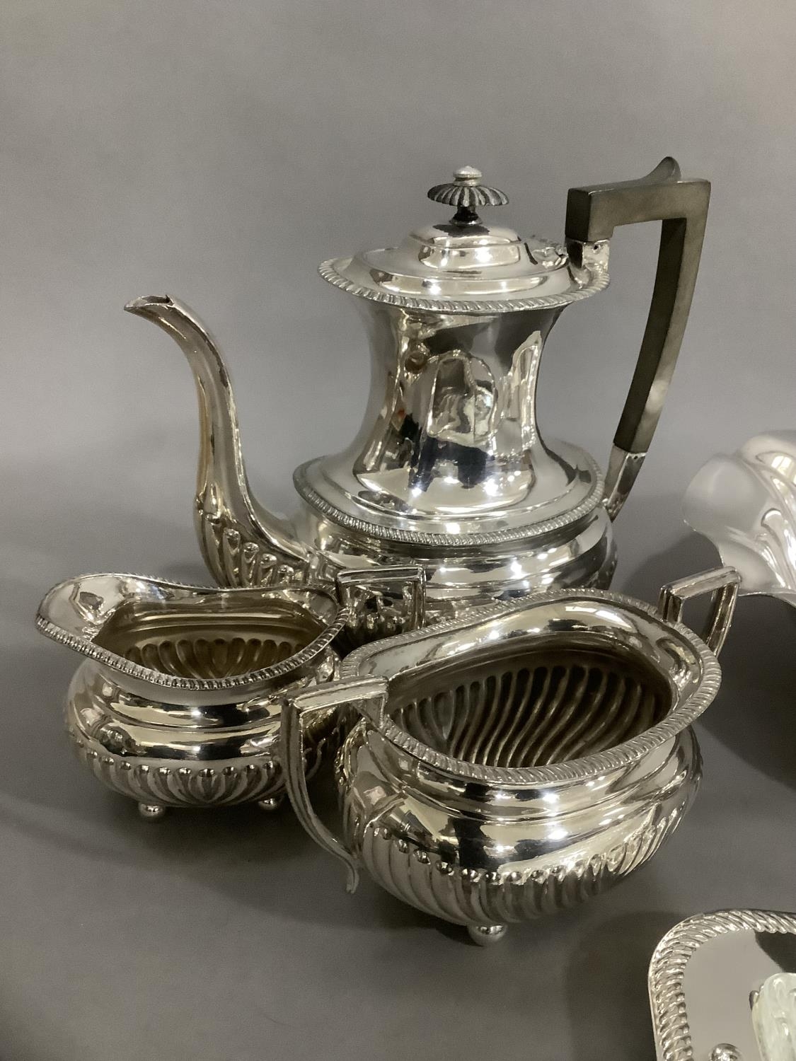 Silver plated silverware, including a three piece coffee service of half reeded design, comprising - Image 3 of 4