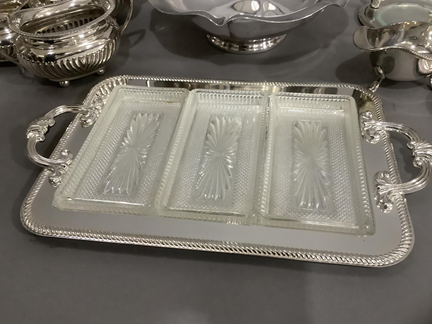 Silver plated silverware, including a three piece coffee service of half reeded design, comprising - Image 2 of 4