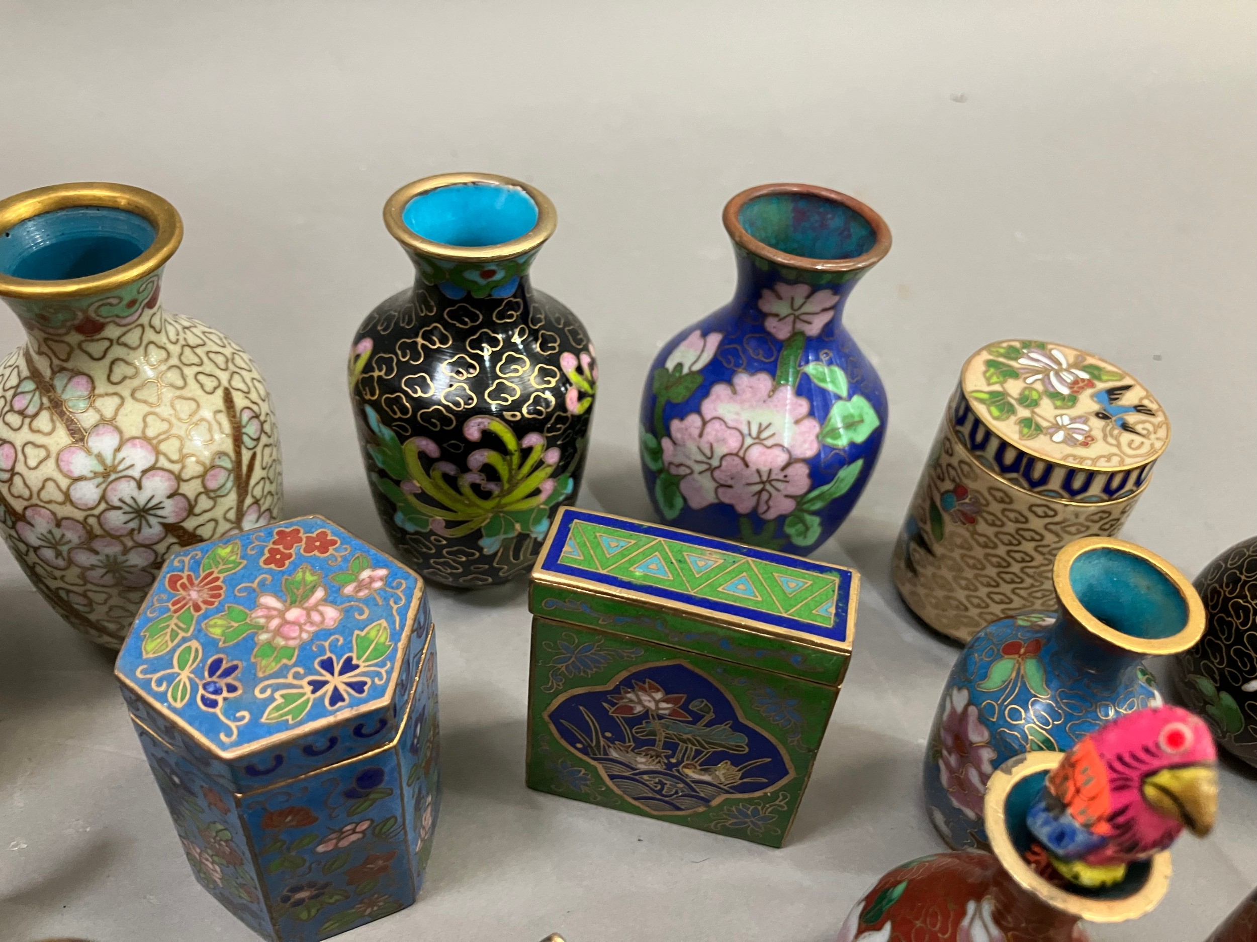 A collection of miniature cloisonné trinkets, vases, boxes, thimble, camel, beaker etc - Image 4 of 4