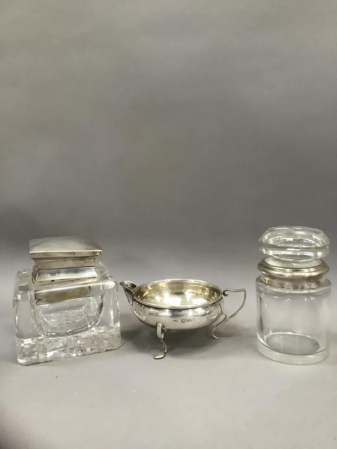 A silver cream jug, Chester 1922 together with a silver lidded glass inkwell of square outline - Image 3 of 6