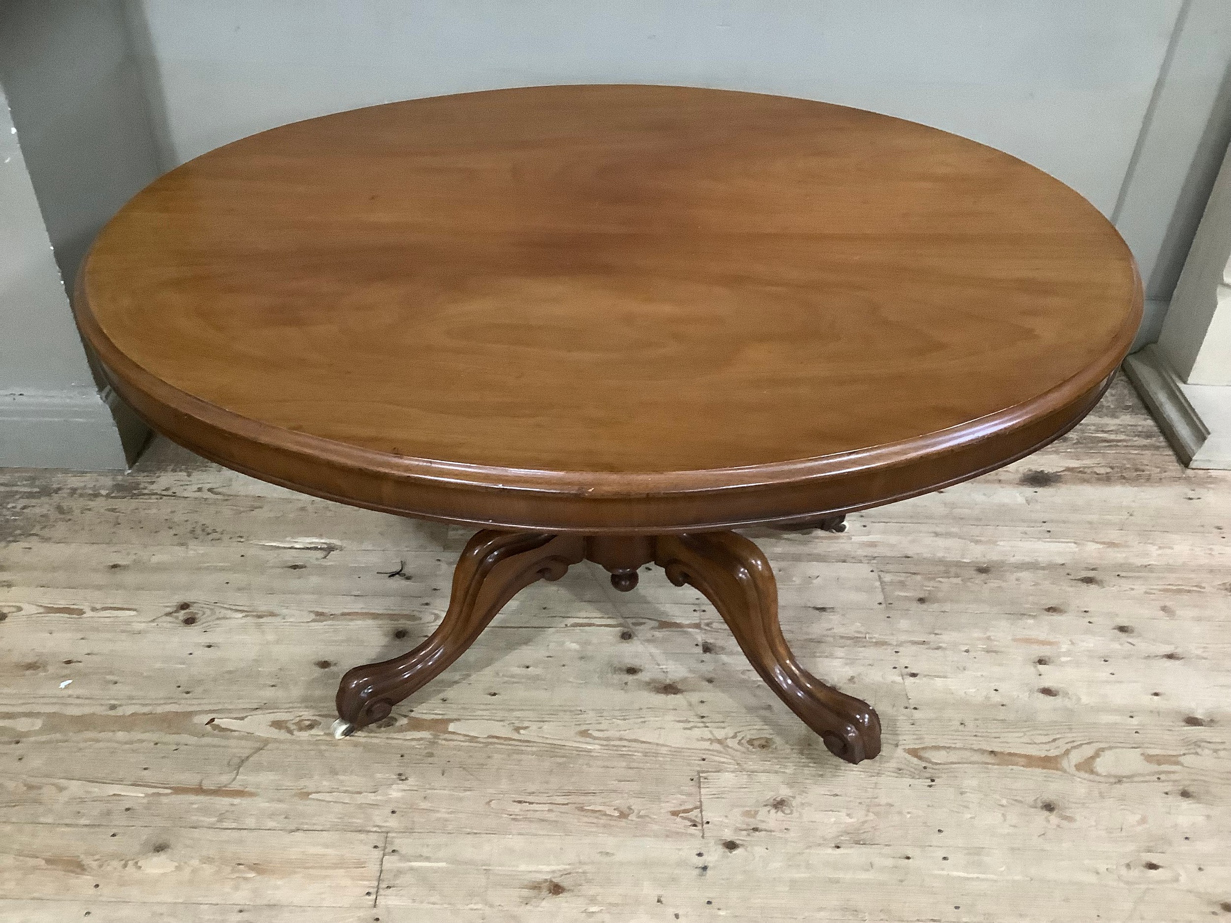 A mahogany Victorian oval Looe table on carved baluster column on four moulded cabriole legs with - Image 4 of 4