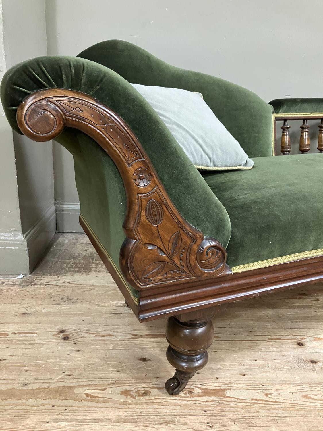 A Victorian walnut chaise longue upholstered in green velvet and on turned legs - Image 2 of 2