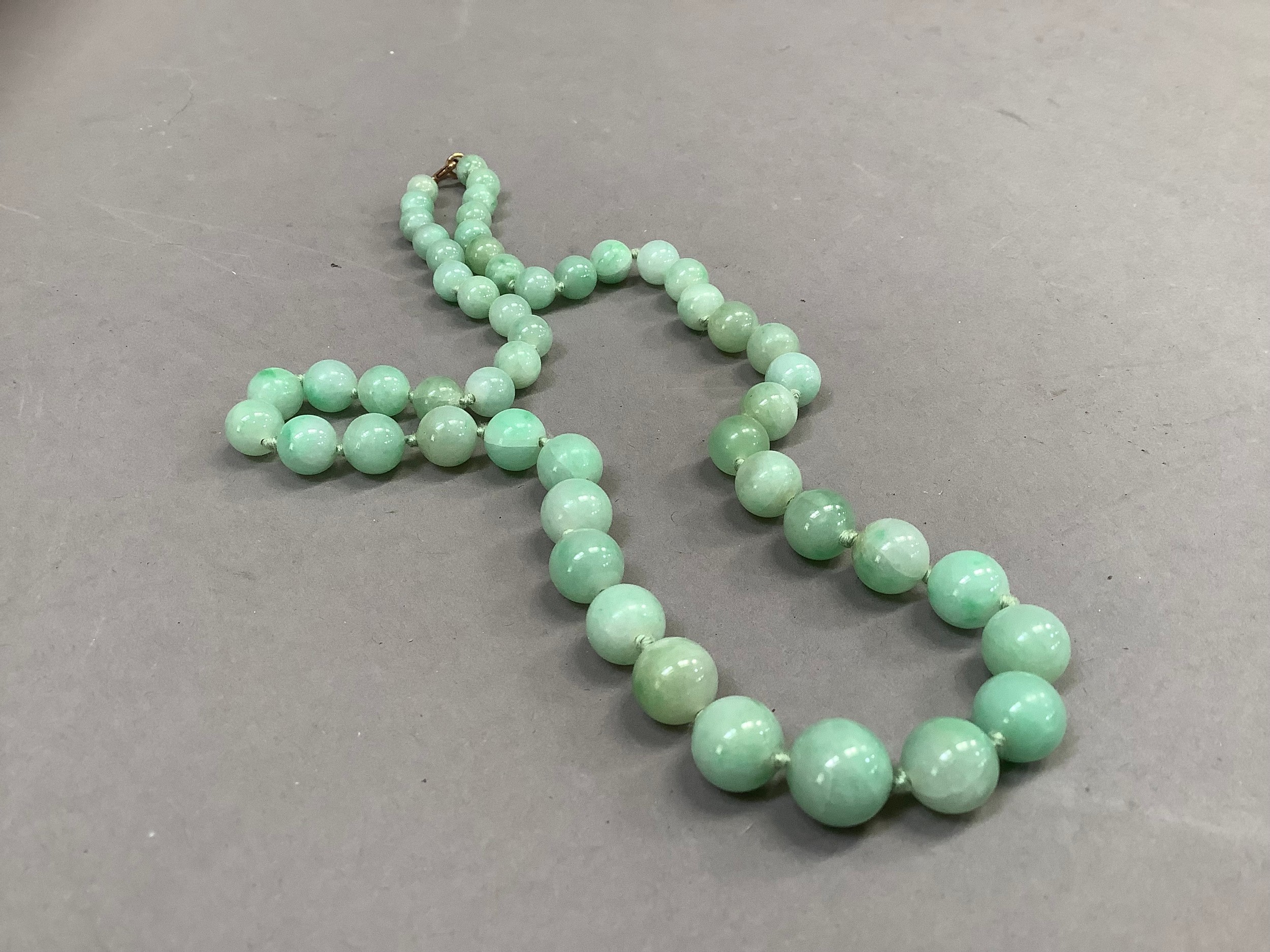 An early to mid 20th century jade necklace of graduated circular stained beads, approximate - Image 3 of 4