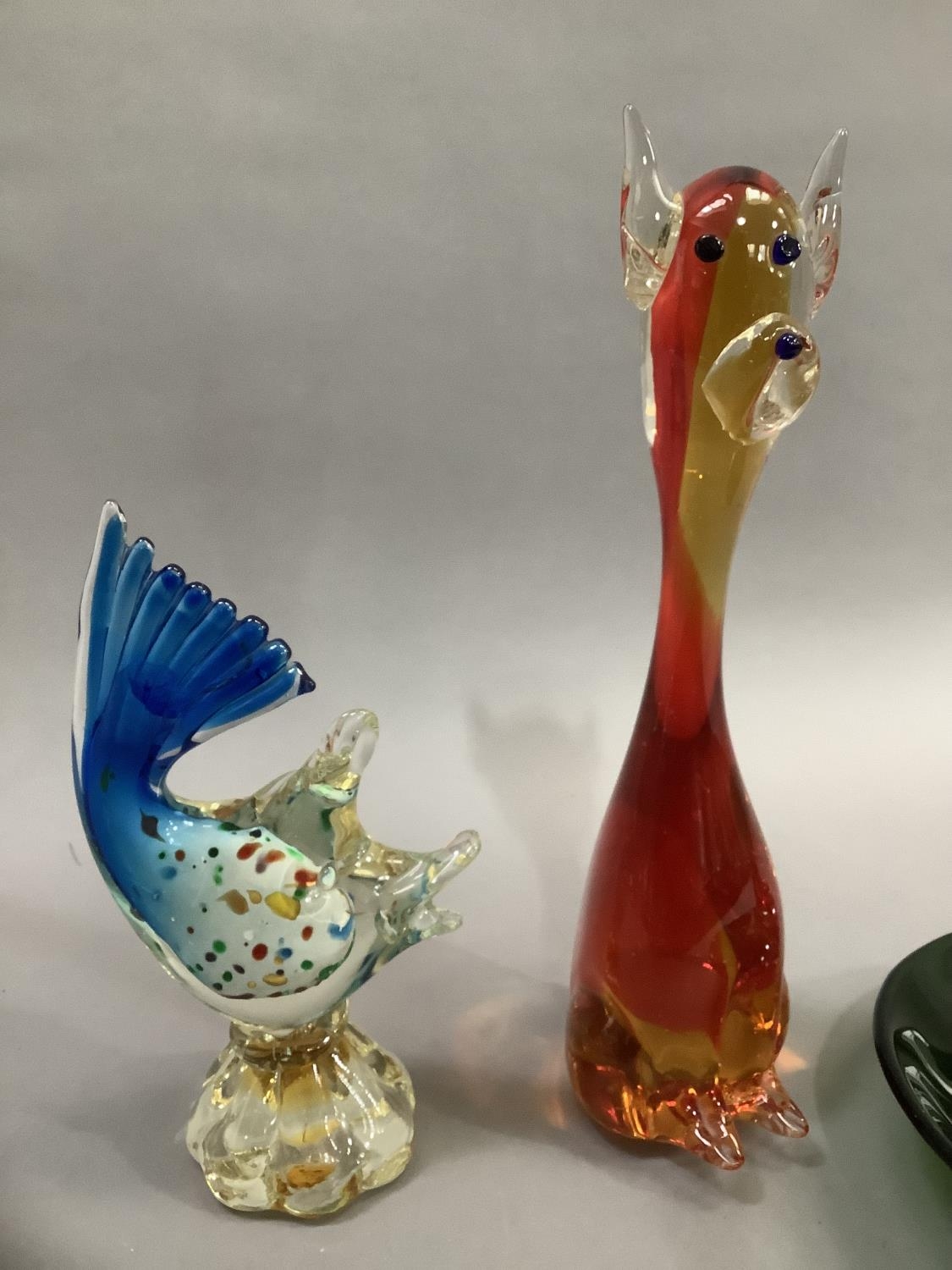 A collection of art glass comprising a Vannes France bowl formed a s a cockerel, a Murano style - Image 4 of 5