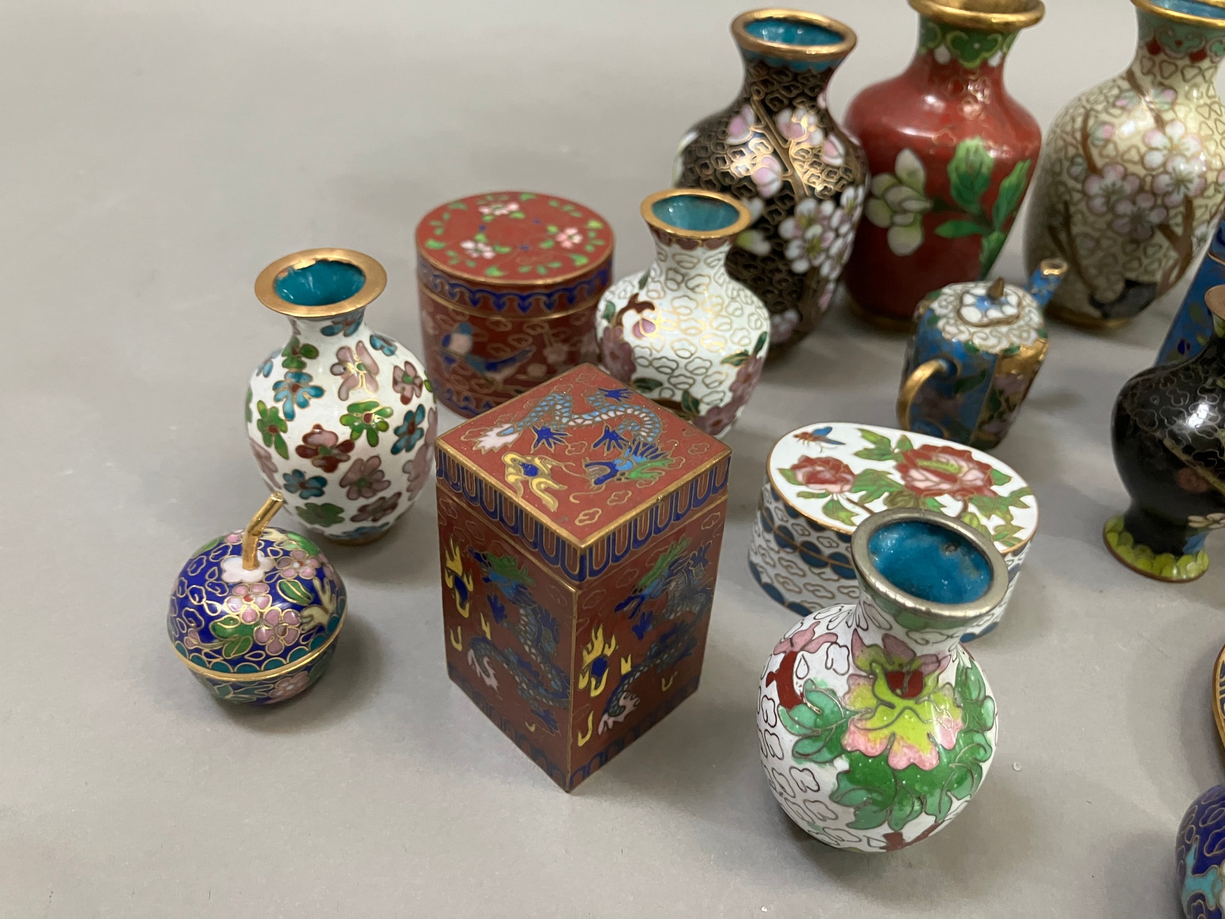 A collection of miniature cloisonné trinkets, vases, boxes, thimble, camel, beaker etc - Image 2 of 4