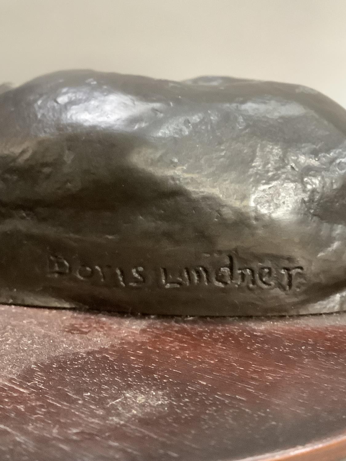 A bronze effect group of two boxer dogs on an oval plinth, 30cm wide x 15cm high - Image 4 of 7