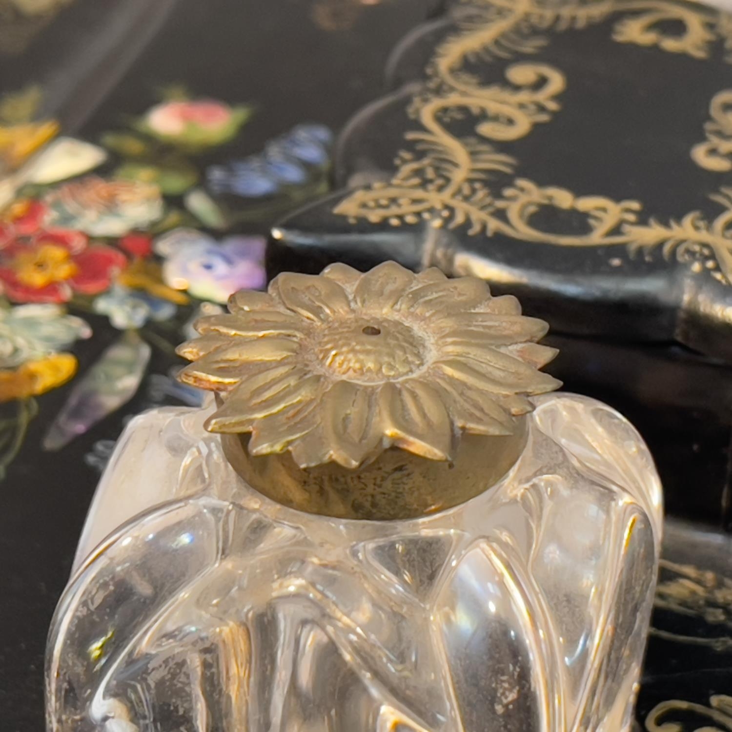 A Victorian papier mache desk standish, painted and inlaid with mother-of-pearl flowers gilt - Image 3 of 3