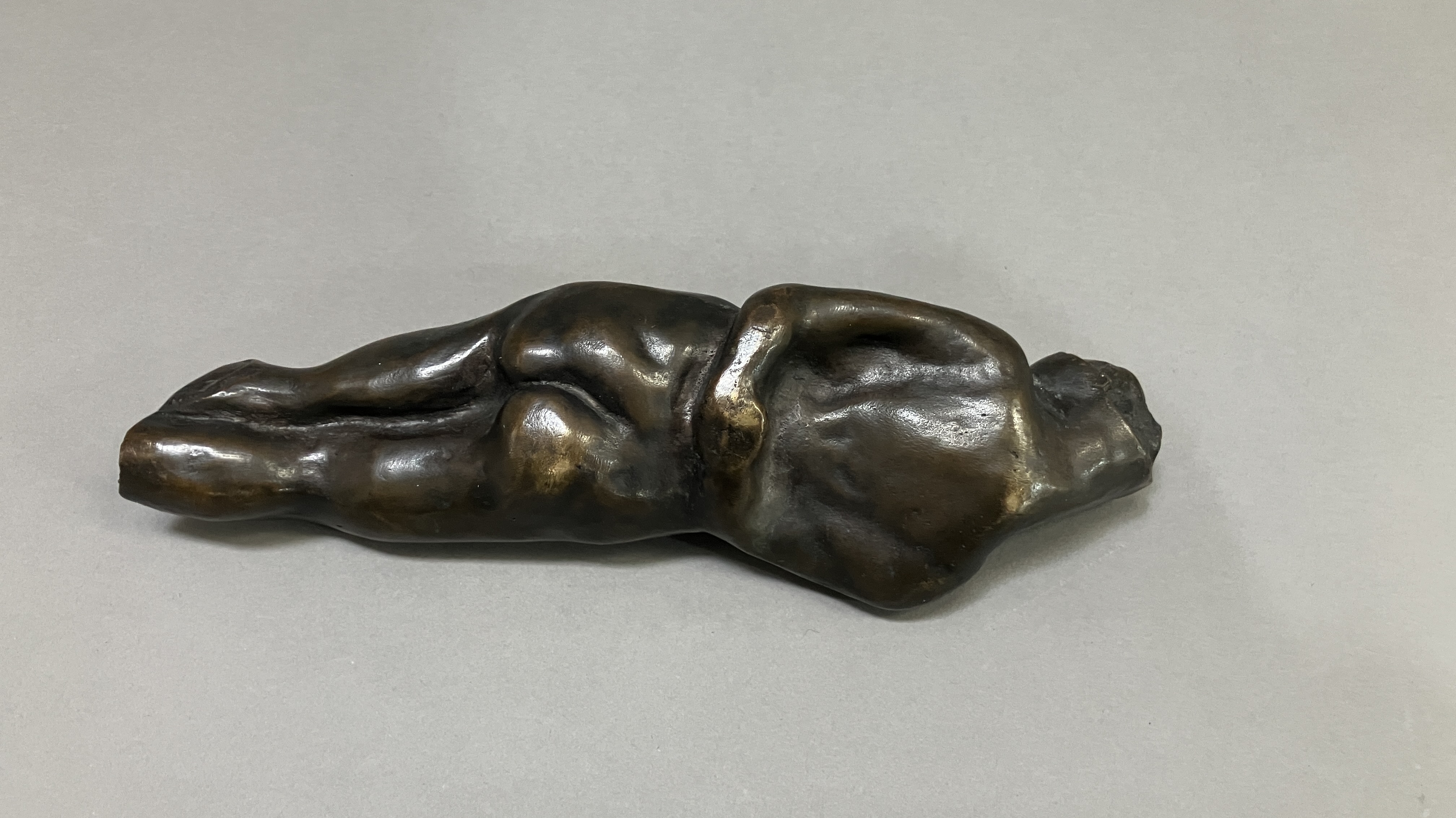 British School mid 20th century, A bronze female nude figure, reclining, 22cm long - Image 4 of 9