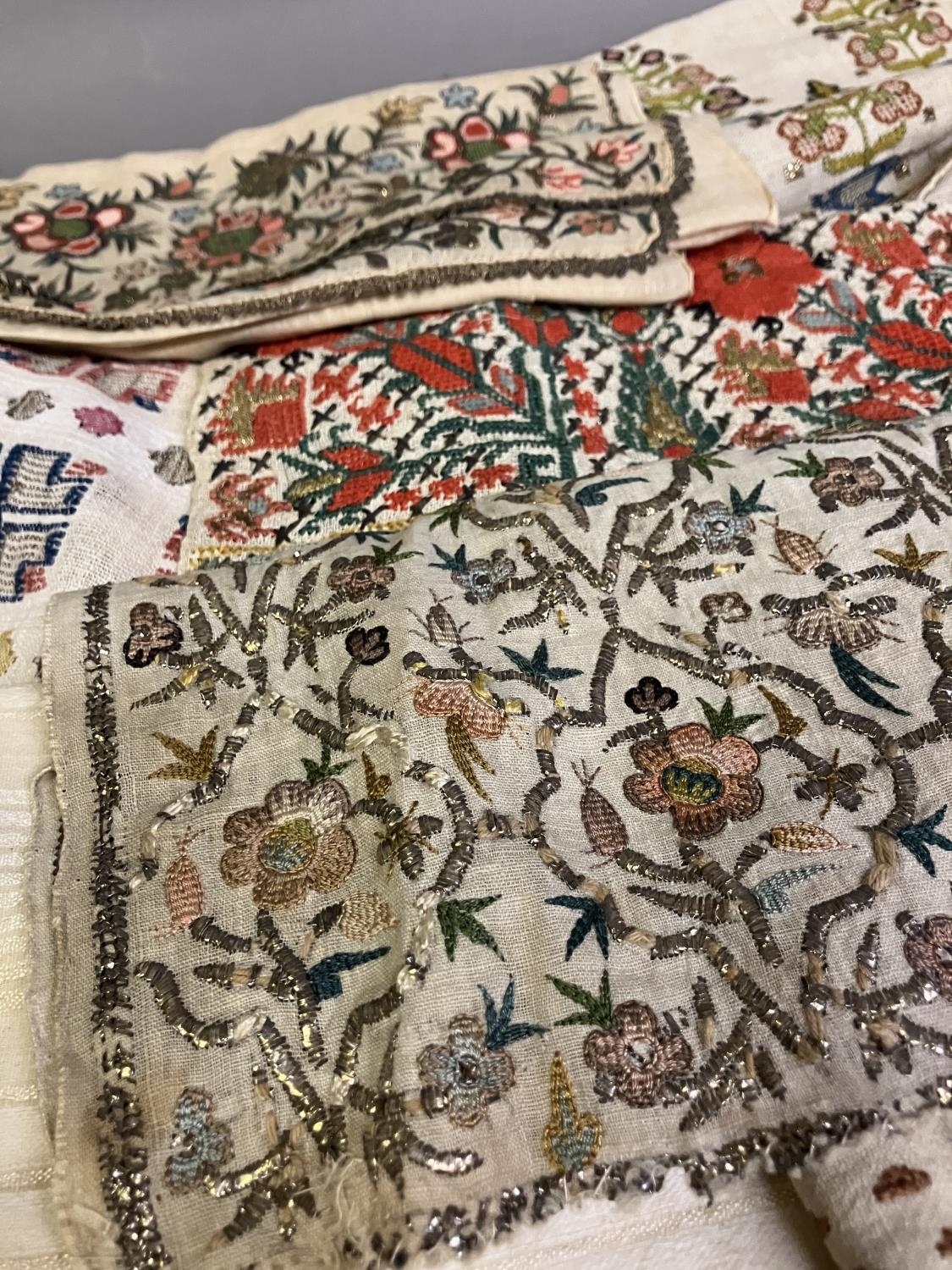 19th century Ottoman embroidered textiles, mainly towels, with sashes and end panels: ten examples - Bild 2 aus 3