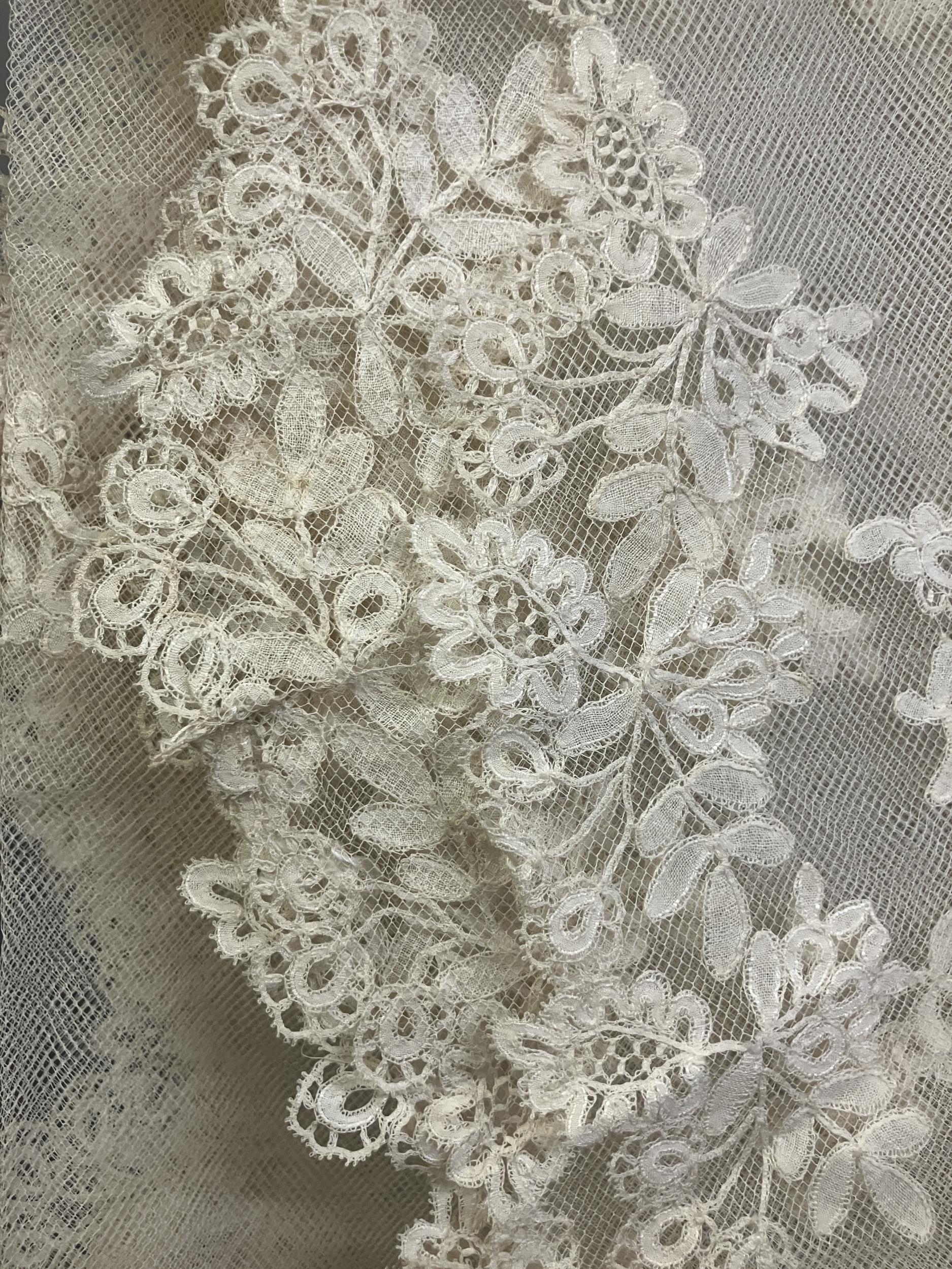 Antique Lace: a good Honiton appliqué wedding veil, with scalloped border, and large floral sprays - Image 2 of 7
