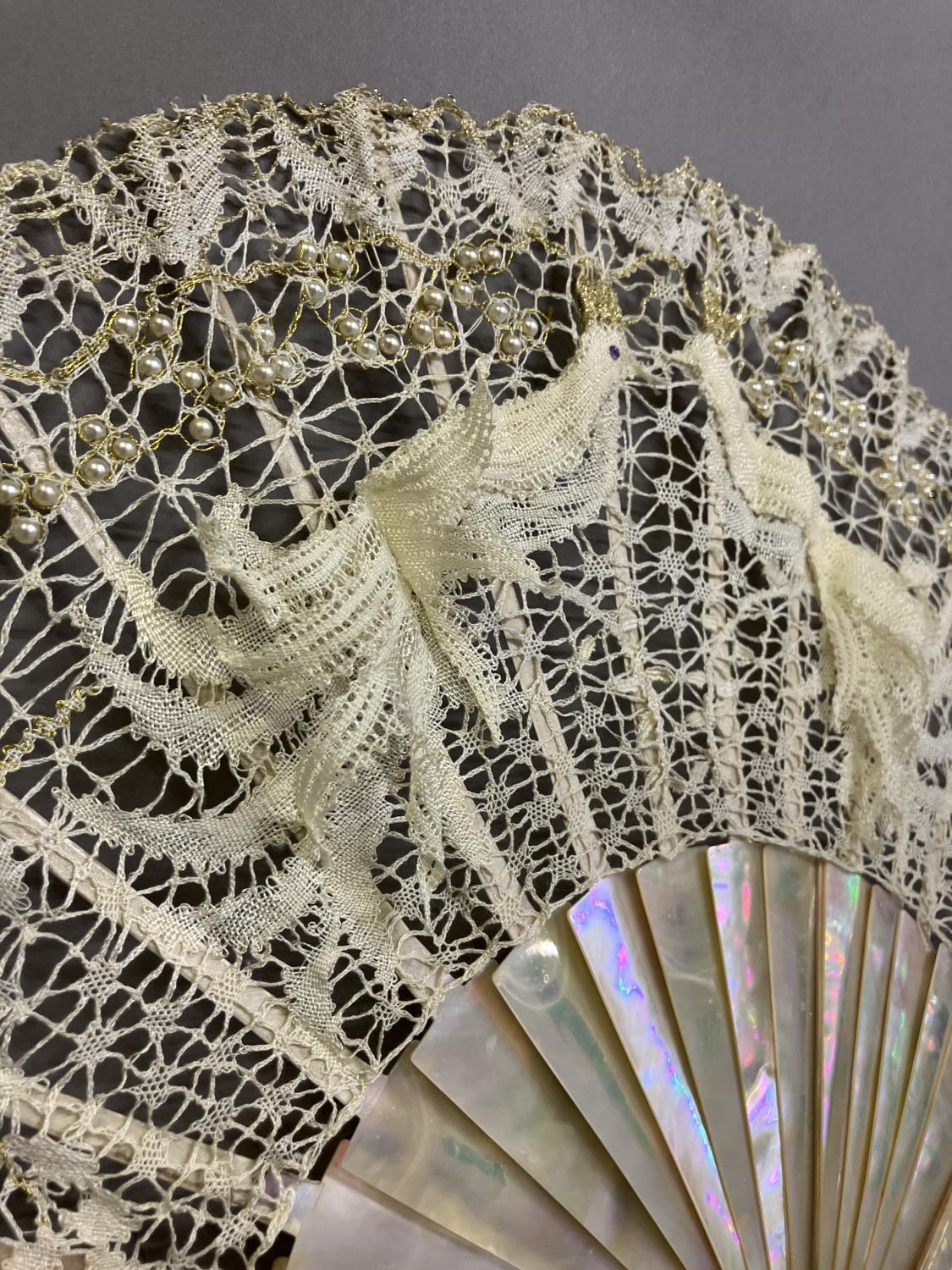 Ann Collier: a more traditional lace design by Ann, worked in Bedfordshire Maltese bobbin lace, - Bild 2 aus 8