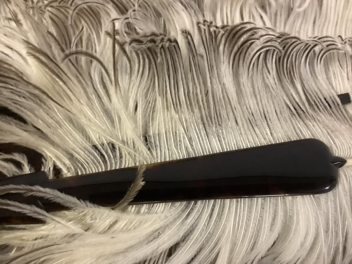 C 1900, an ostrich feather fan, female, in original Duvelleroy fitted box, the monture - Image 3 of 5