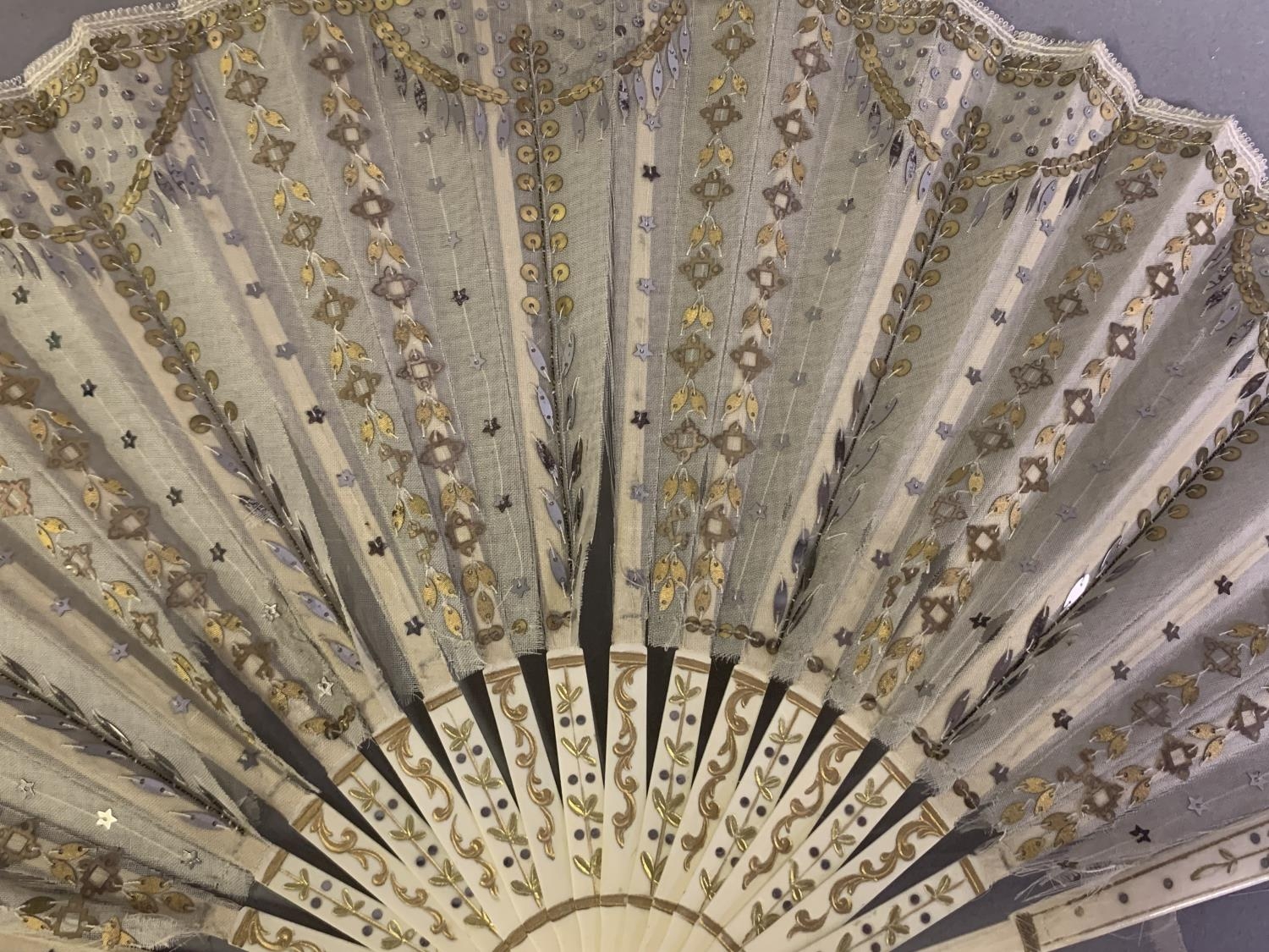 Three 20th century fans: the first, in white mother of pearl, a pastiche of an 18th century fan, the - Image 5 of 9