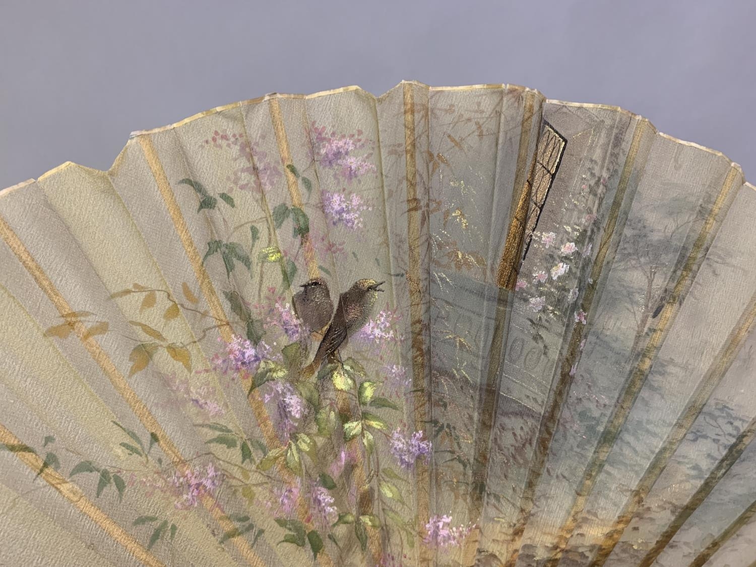 Four late 19th century fans: the first quite simple, French, wood monture, The paper leaf - Bild 7 aus 8