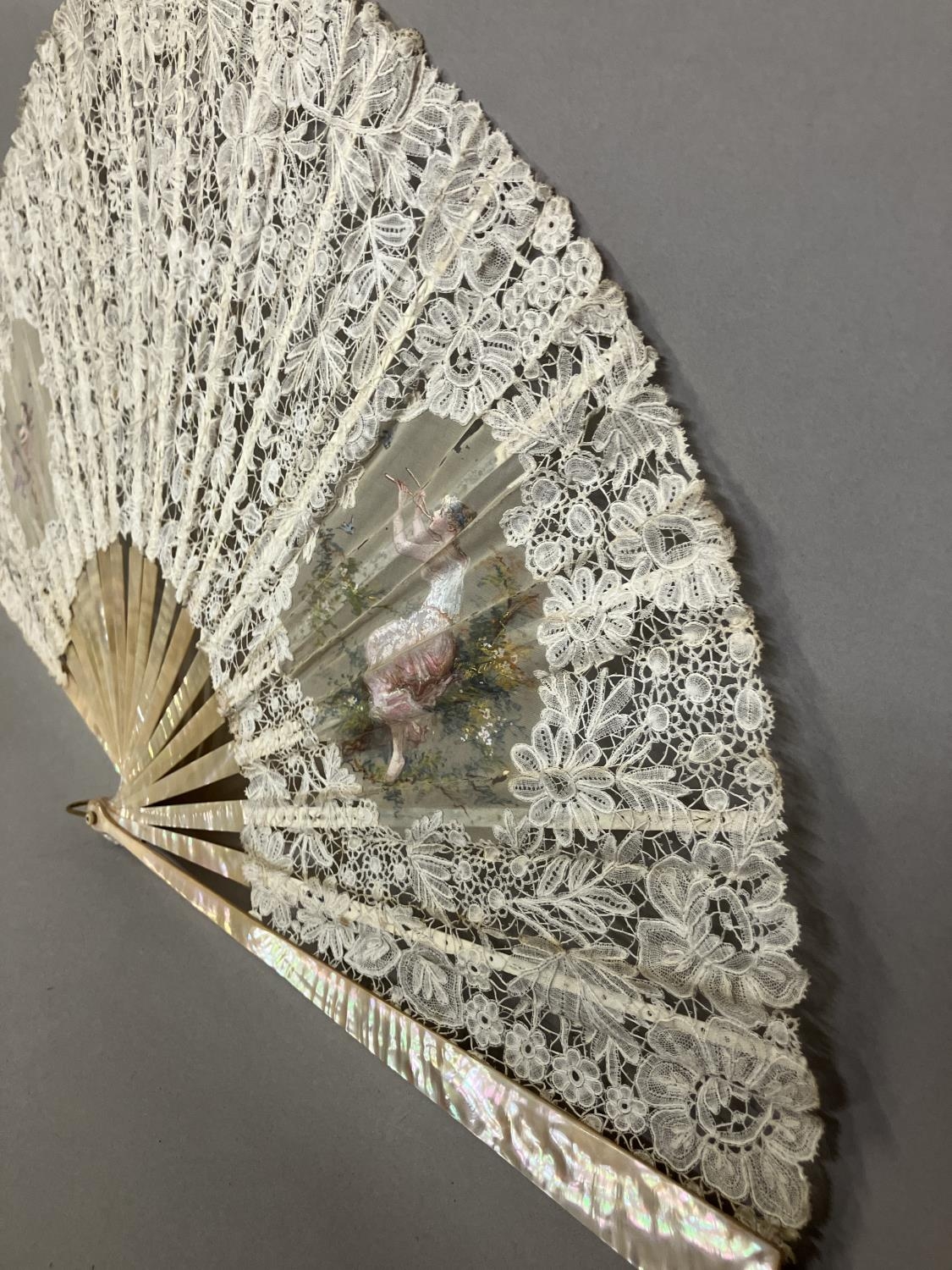 A good Brussels lace fan, mounted on mother of pearl, burgau, including the ribs, the leaf most - Image 9 of 13