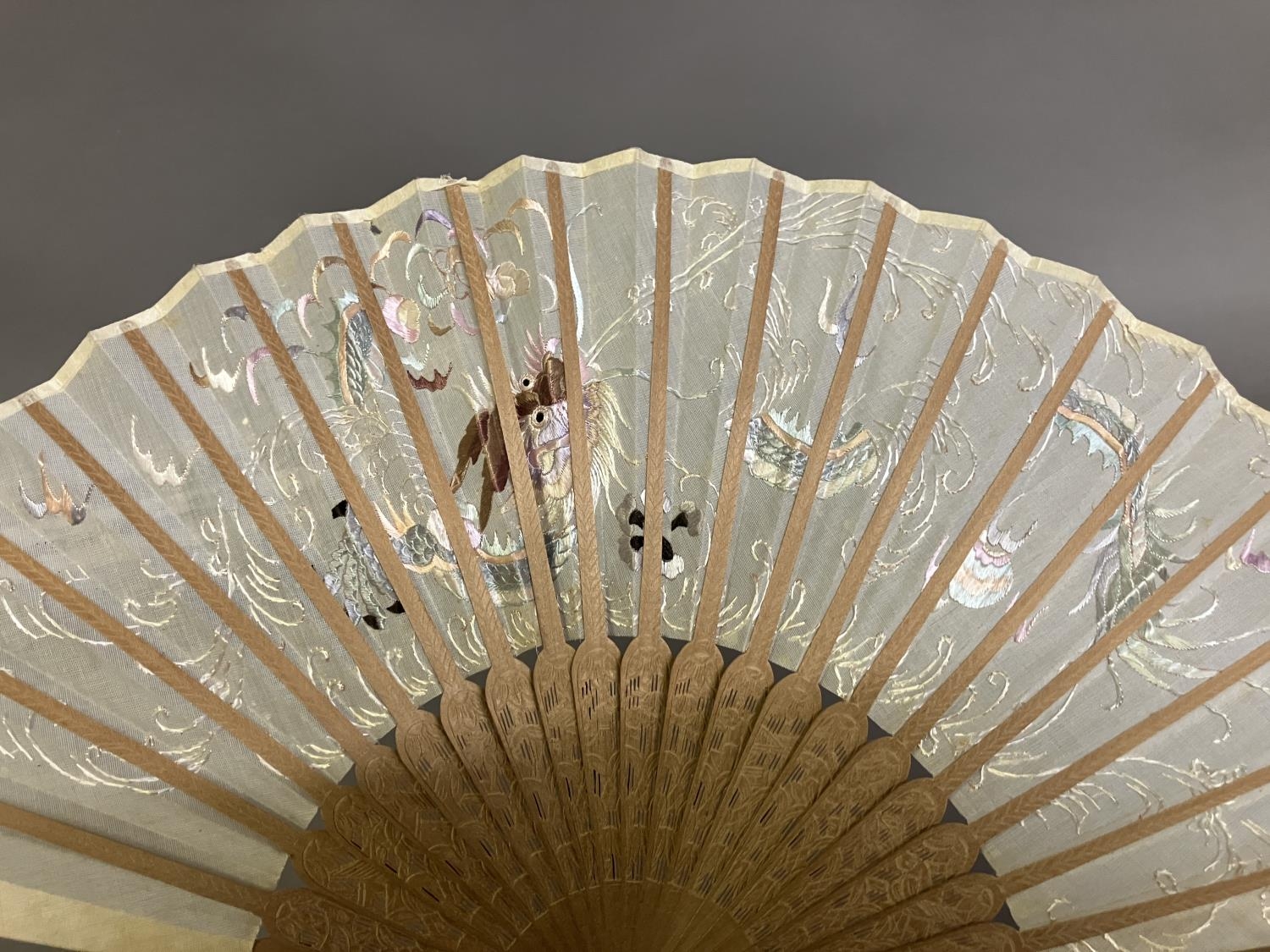 A Chinese gauze fan, Ming Dynasty, the wood monture carved, the leaf embroidered in pastel silks - Image 2 of 6