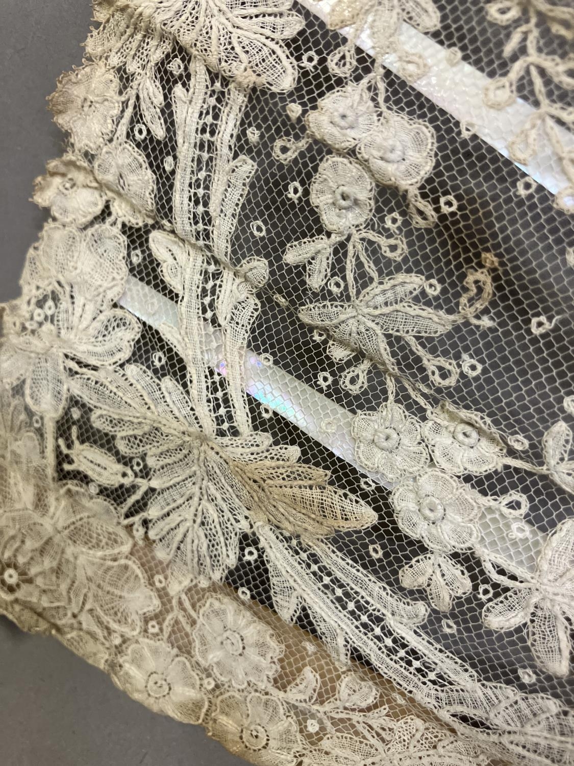 A good Brussels lace fan, mounted on mother of pearl, burgau, including the ribs, the leaf most - Image 6 of 13