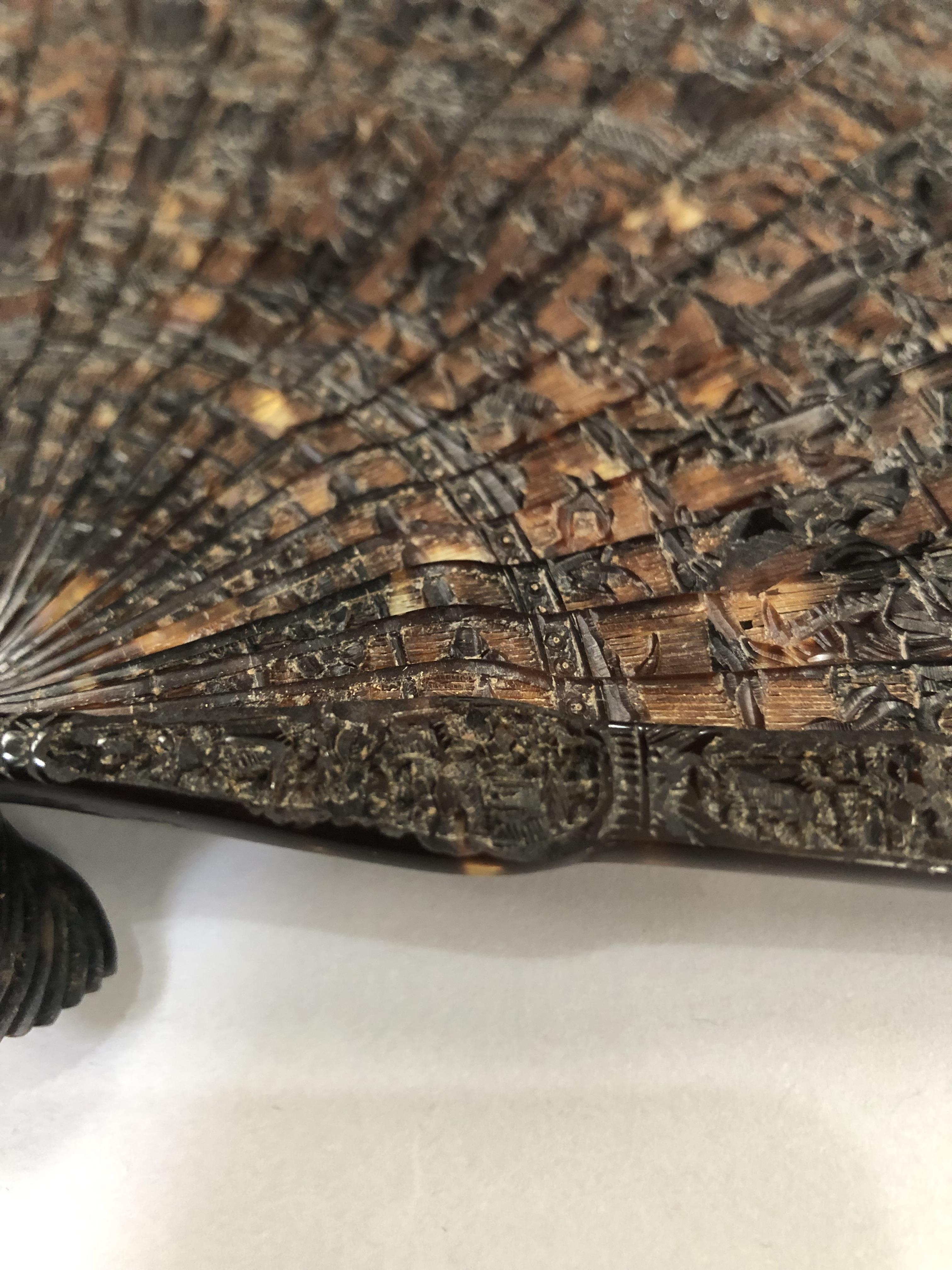 C 1840’s a Chinese carved tortoiseshell brisé fan, with original box stamped with the name TugShing, - Image 7 of 16