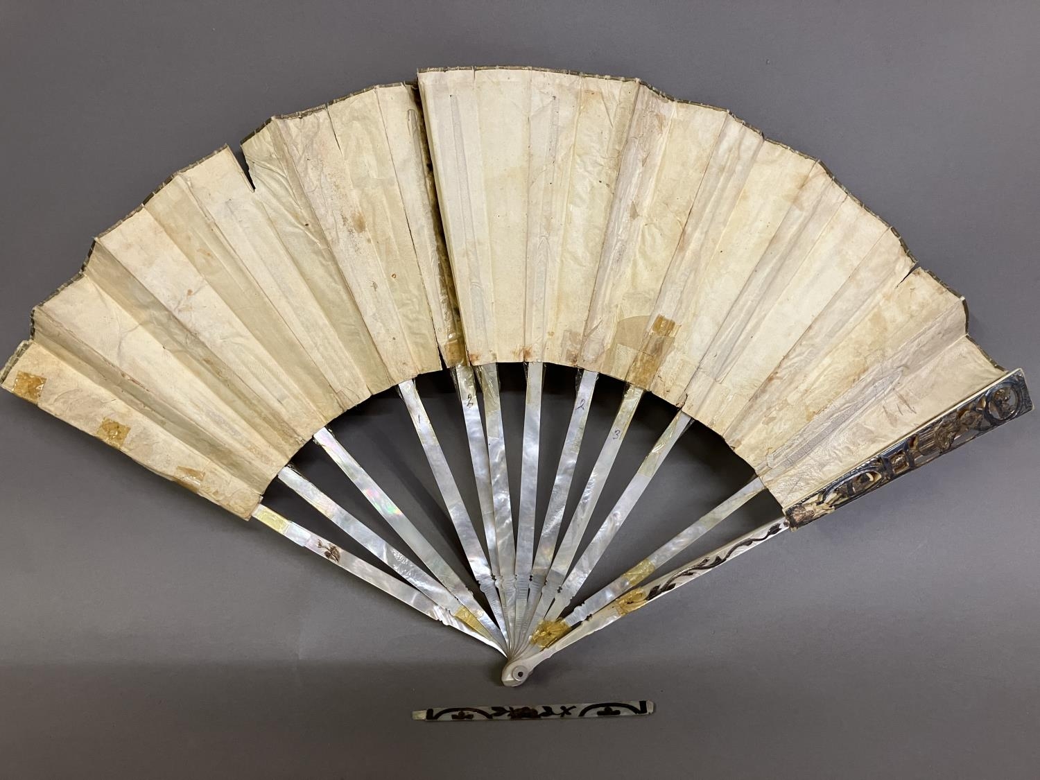 A late 18th century Grand Tour fan, the monture of mother of pearl, gilded, with design to the - Bild 6 aus 7