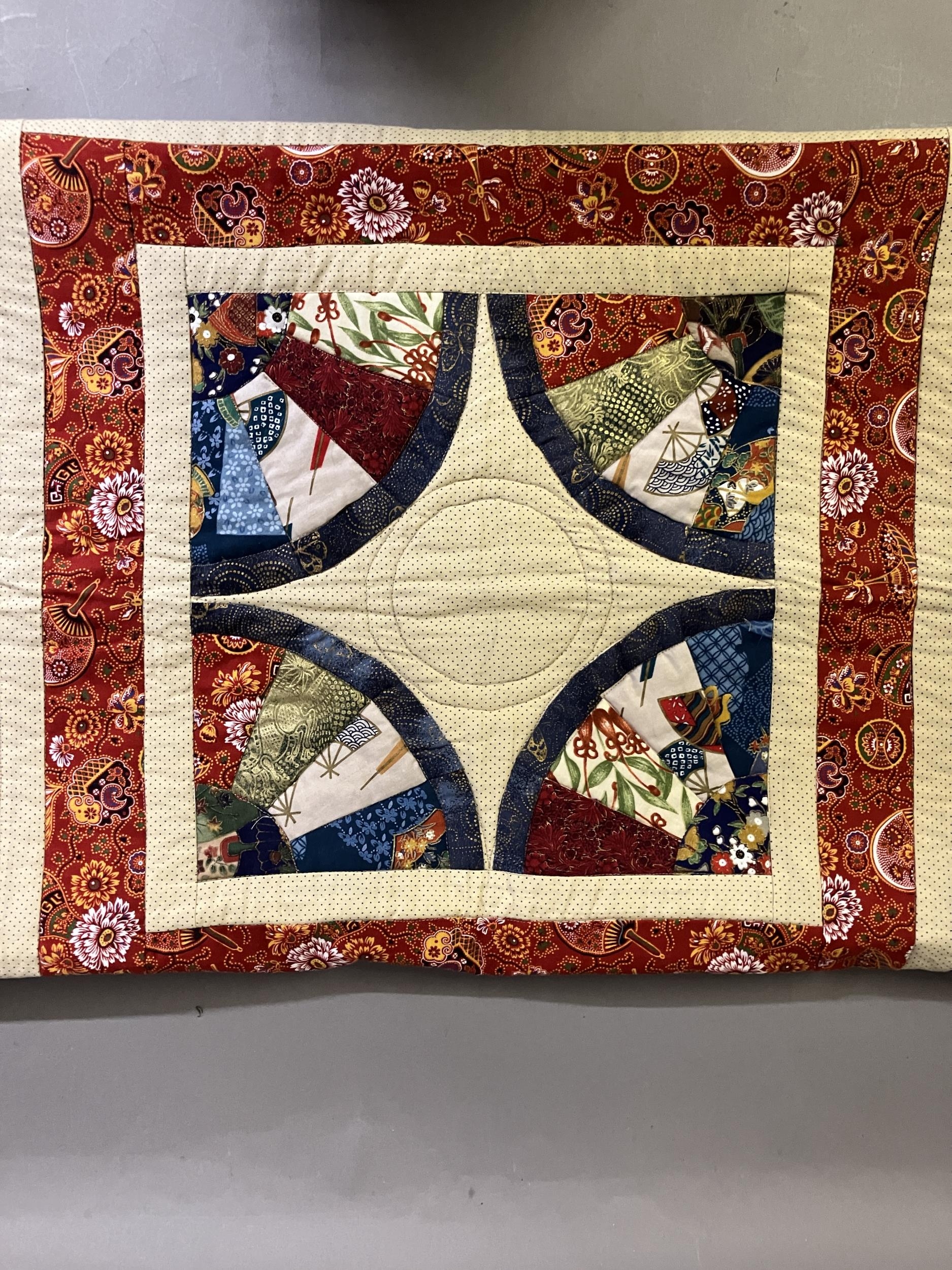 Original fan-designed machine-stitched coverlet by Doris Maxwell, mother of former Fan Circle - Image 3 of 6