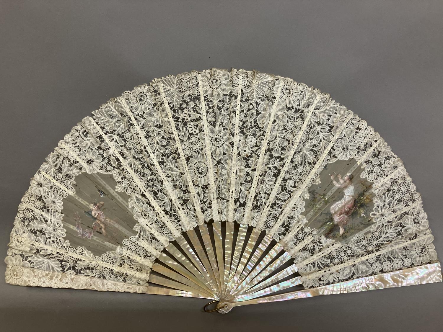 A large, late 19th century Brussels bobbin lace fan, with aspects of Ghent Valenciennes to the