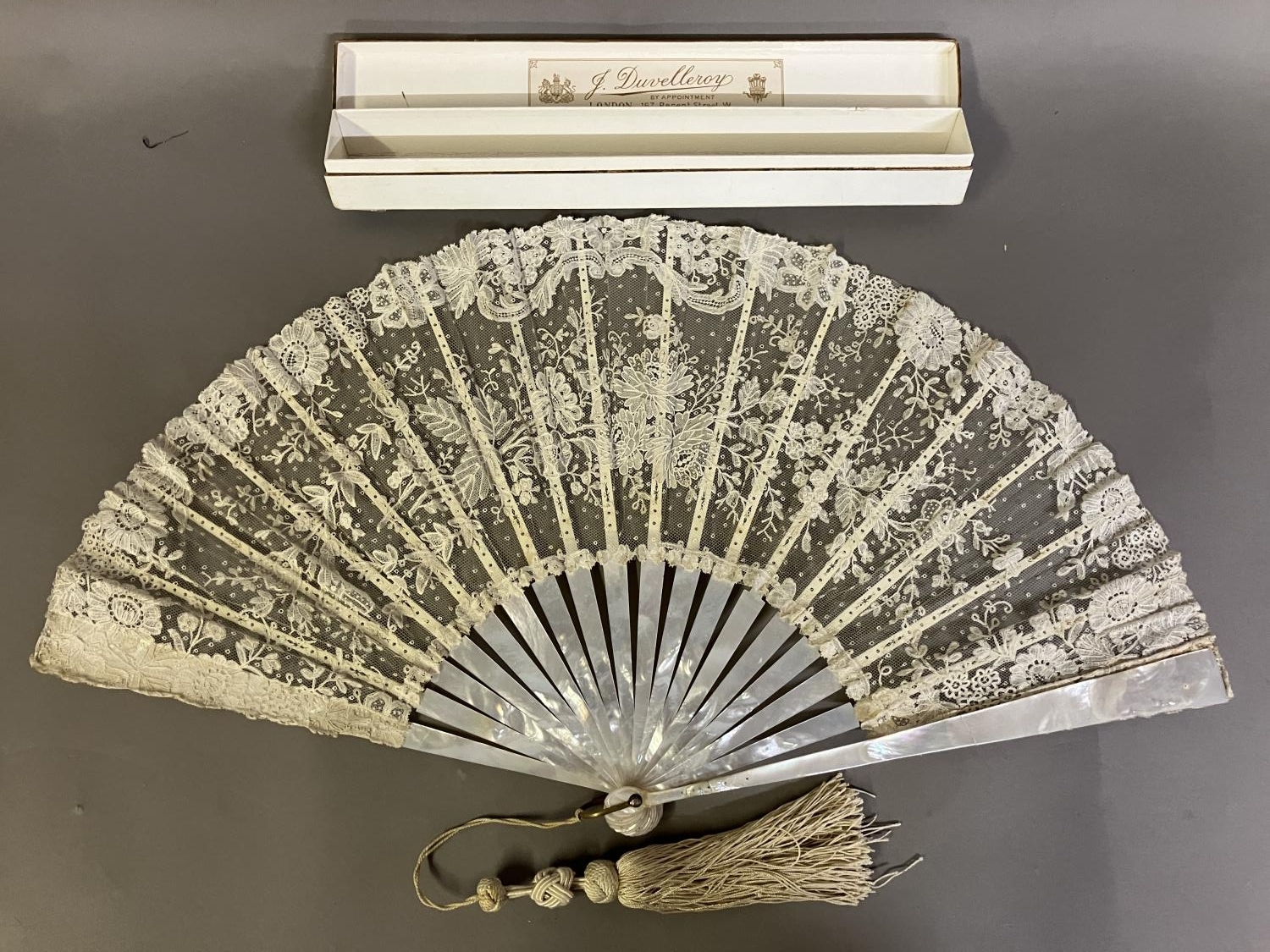 Antique Lace :A large Mixed Brussels and white mother of Pearl fan, c 1890’s, the lace leaf with a