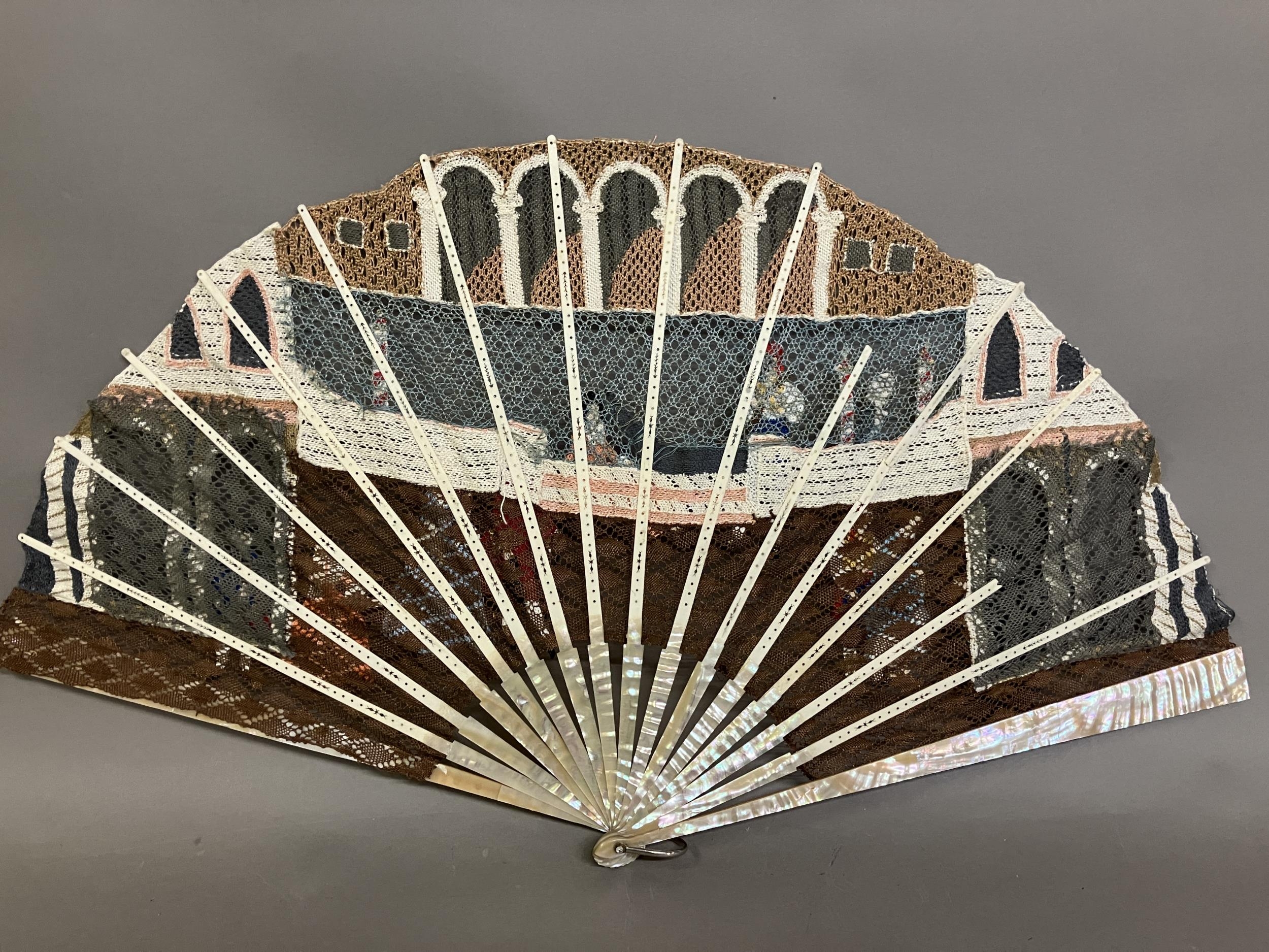Ann Collier: a unique fan from the Gilbert and Sullivan Series, needle lace against a bobbin ground, - Bild 6 aus 6