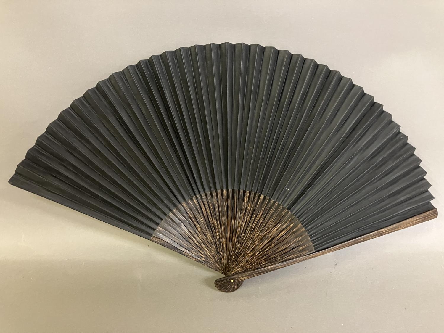 An original fan by Chinese Master Artist Fu Hua, 20th century, the recto painted with flowering - Image 5 of 6