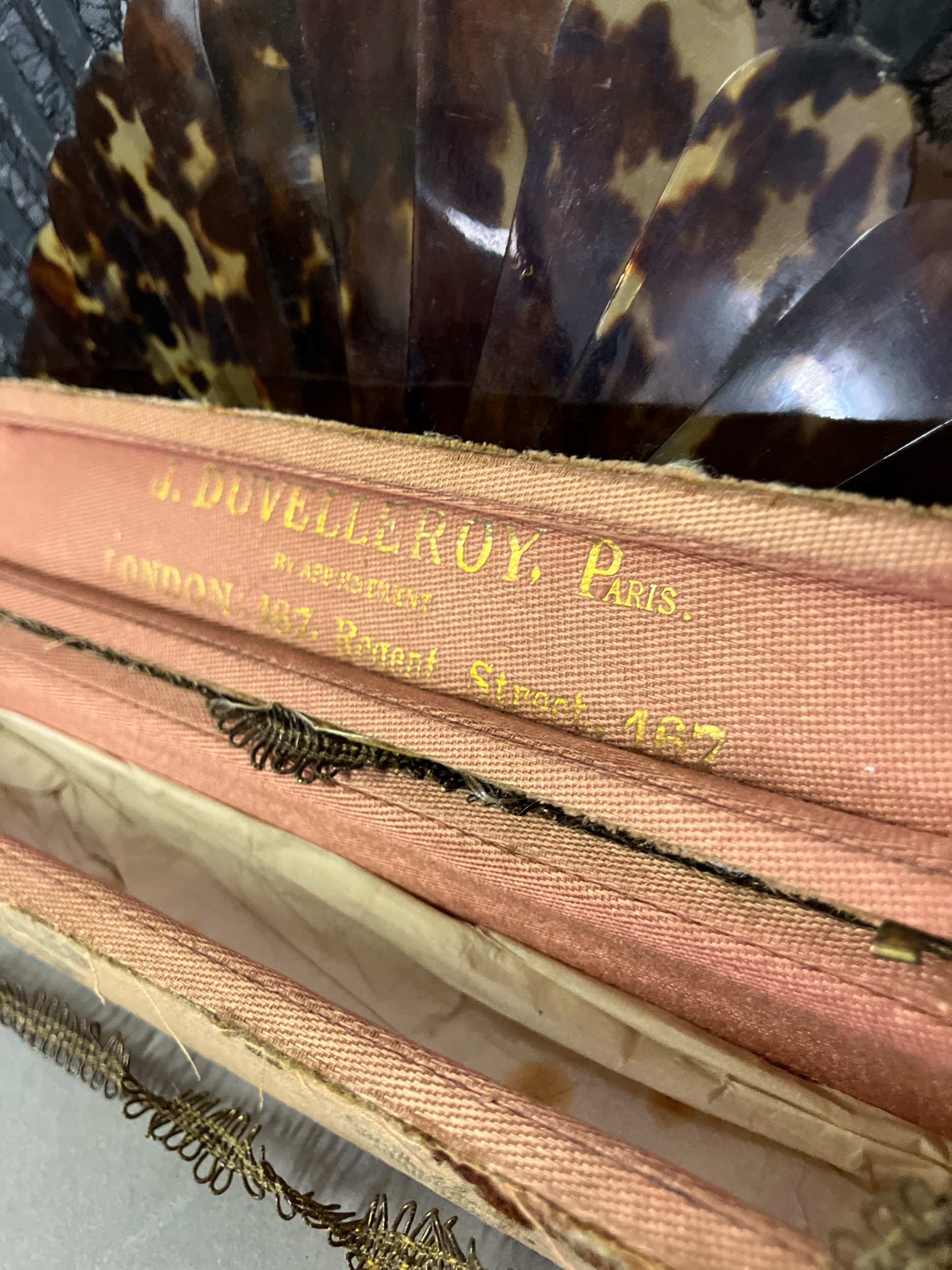 A 19th century tortoiseshell fan mounted with a black Chantilly bobbin lace leaf, the design of - Image 6 of 6