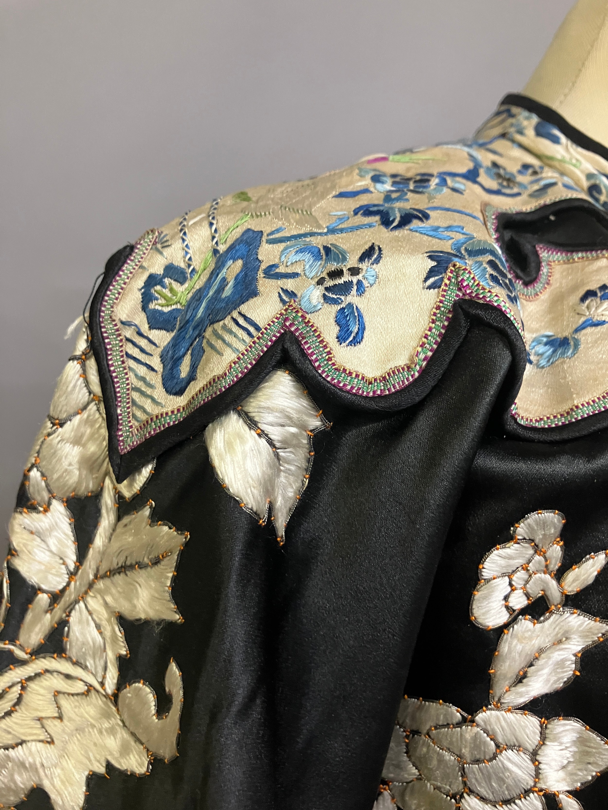 A late 19th c/early 20th century Chinese silk robe, black with applied shaped cloud collar, - Image 5 of 15
