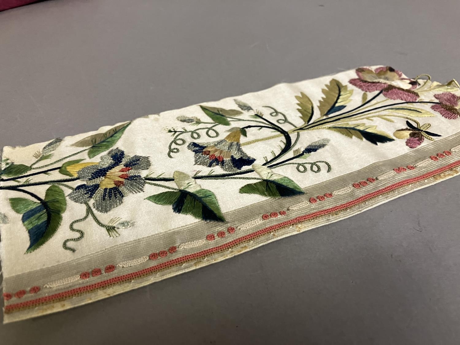 Fine 19th century ribbon work and embroidery: Seven items/examples of a lady’s handiwork, as - Image 3 of 4