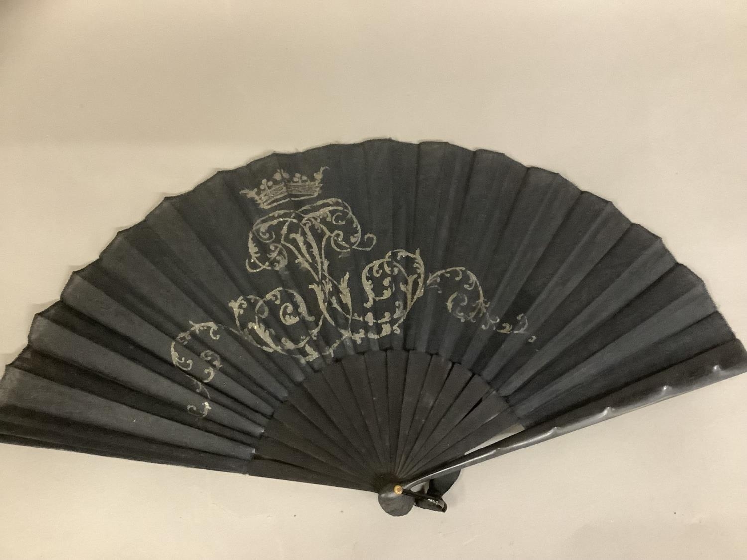Royal Interest: a paper fan printed with a portrait of King Alfonso XIII and Queen Victoria of - Image 5 of 7