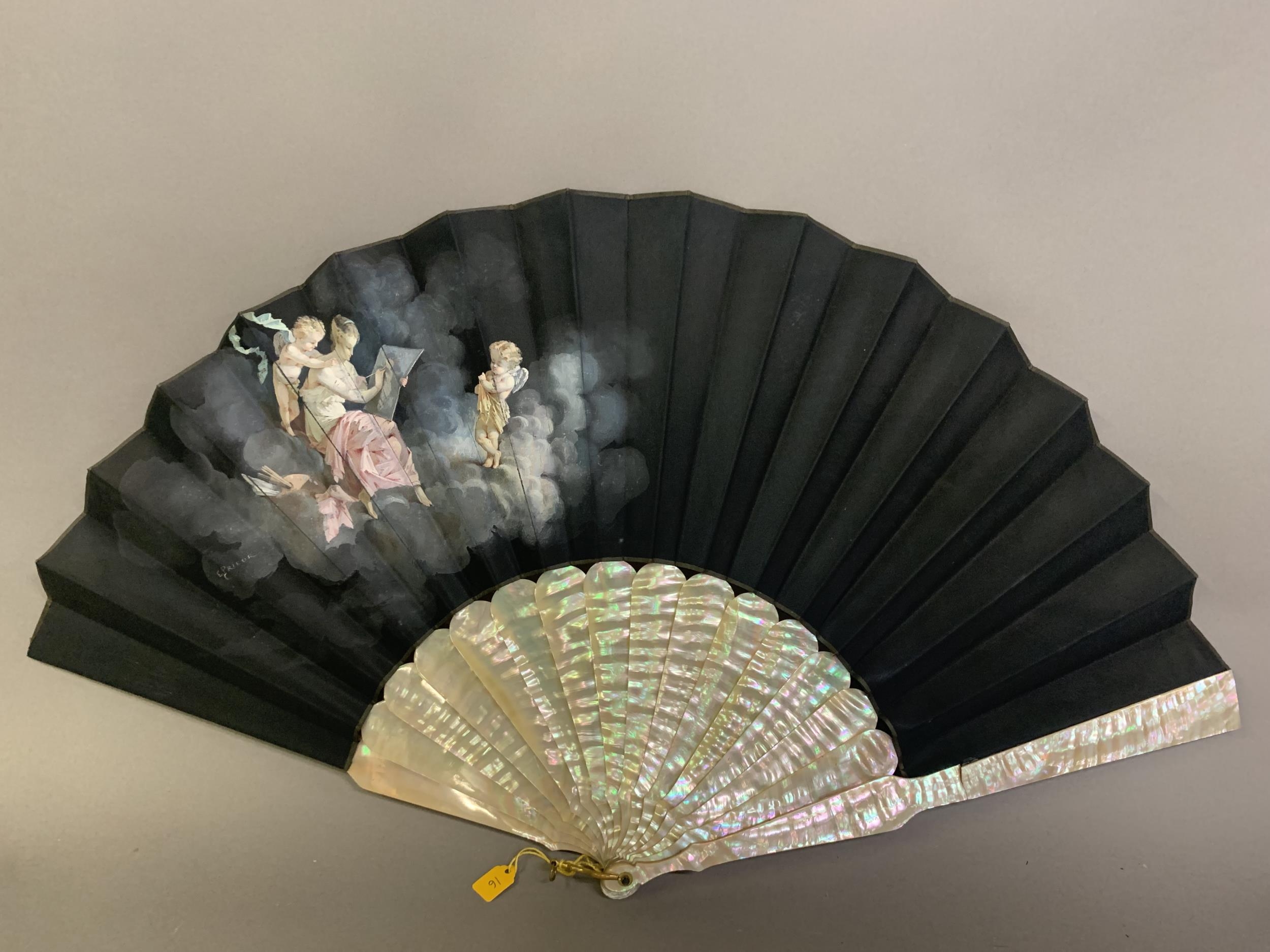 Three fans from the 1890’s: a large wood fan with cream cotton leaf, painted with Pierrot kneeling - Bild 3 aus 8