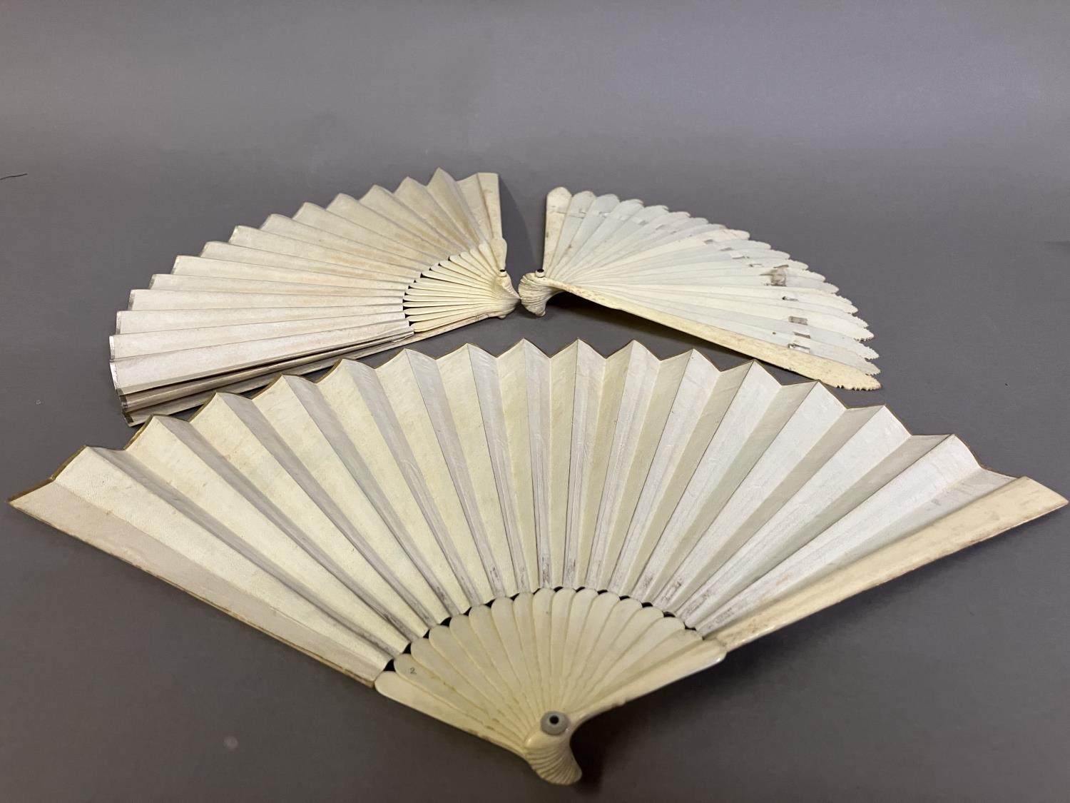 Early 19th century fans: a very classical bone fan in the Grand Tour style, c 1830’s, the double - Image 3 of 3