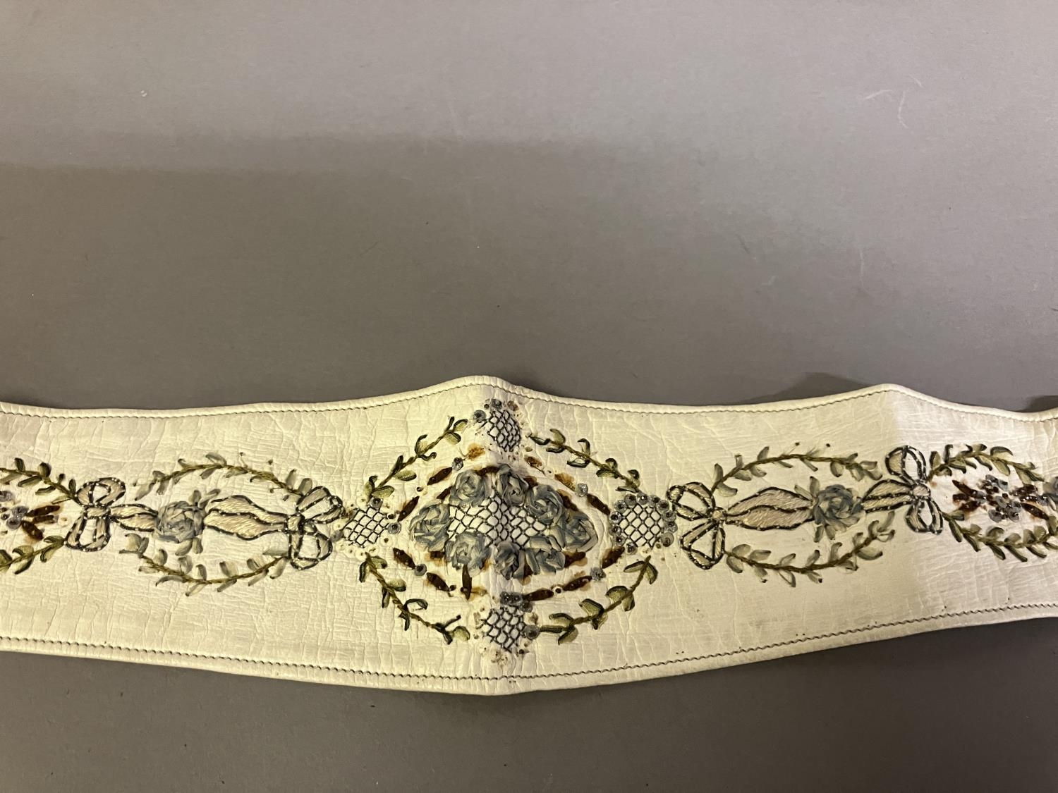 Fine 19th century ribbon work and embroidery: Seven items/examples of a lady’s handiwork, as - Image 4 of 4