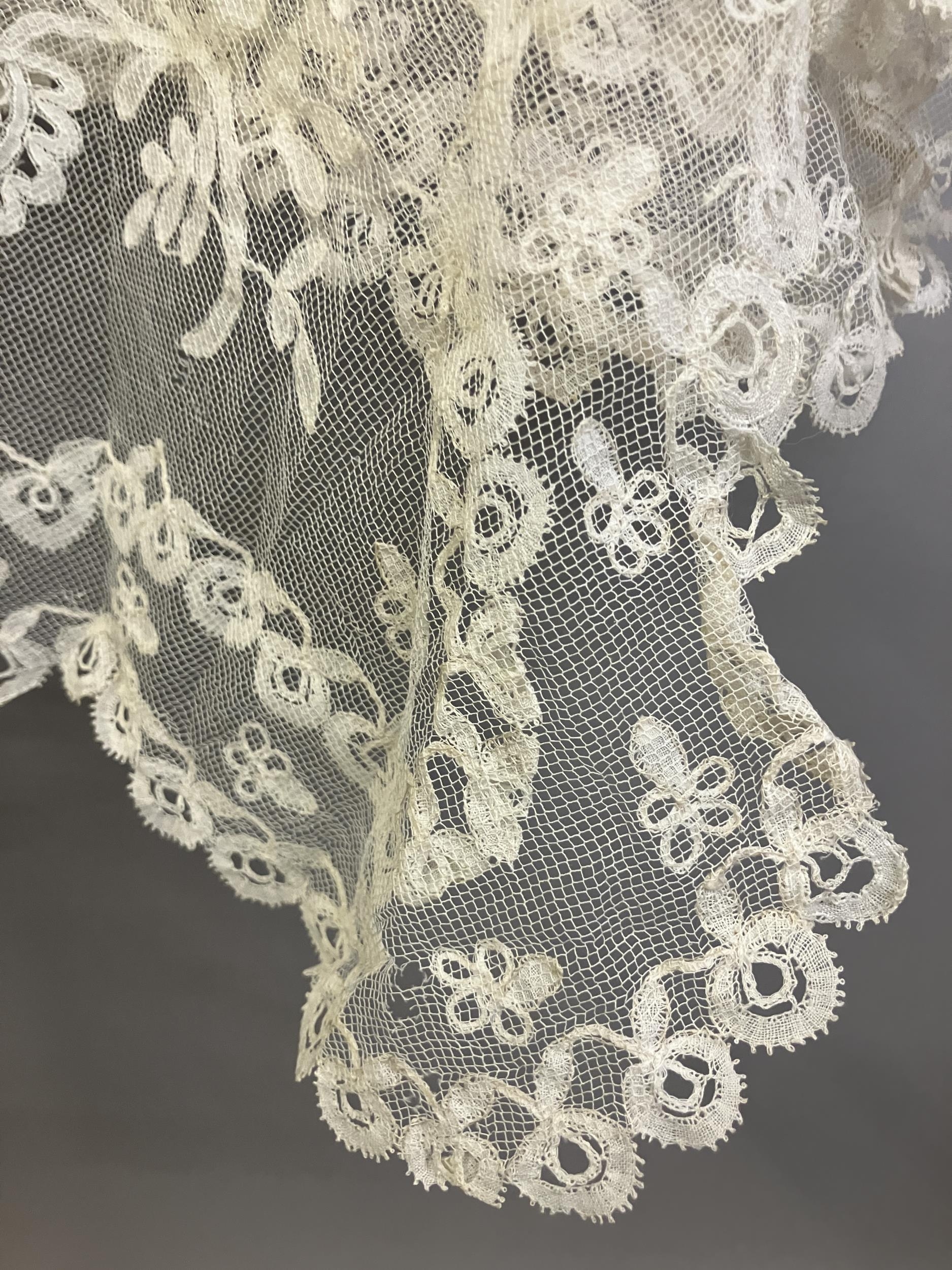 Antique Lace: a late 19th century Honiton lace veil, bobbin appliqué on machine net, with a - Image 2 of 5