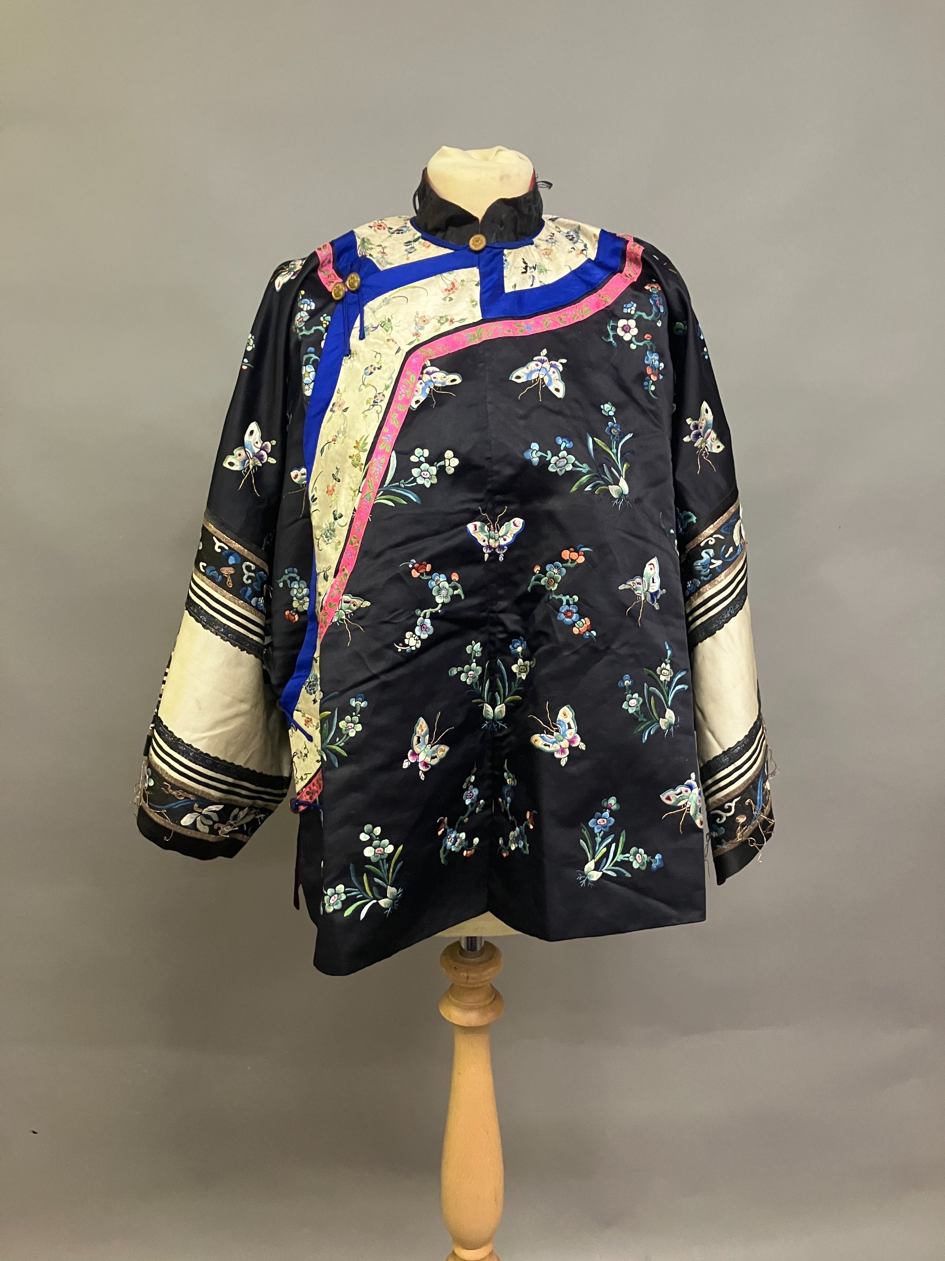 An antique Chinese embroidered silk jacket. Ru, closure to the right, the body of the Ru embroidered