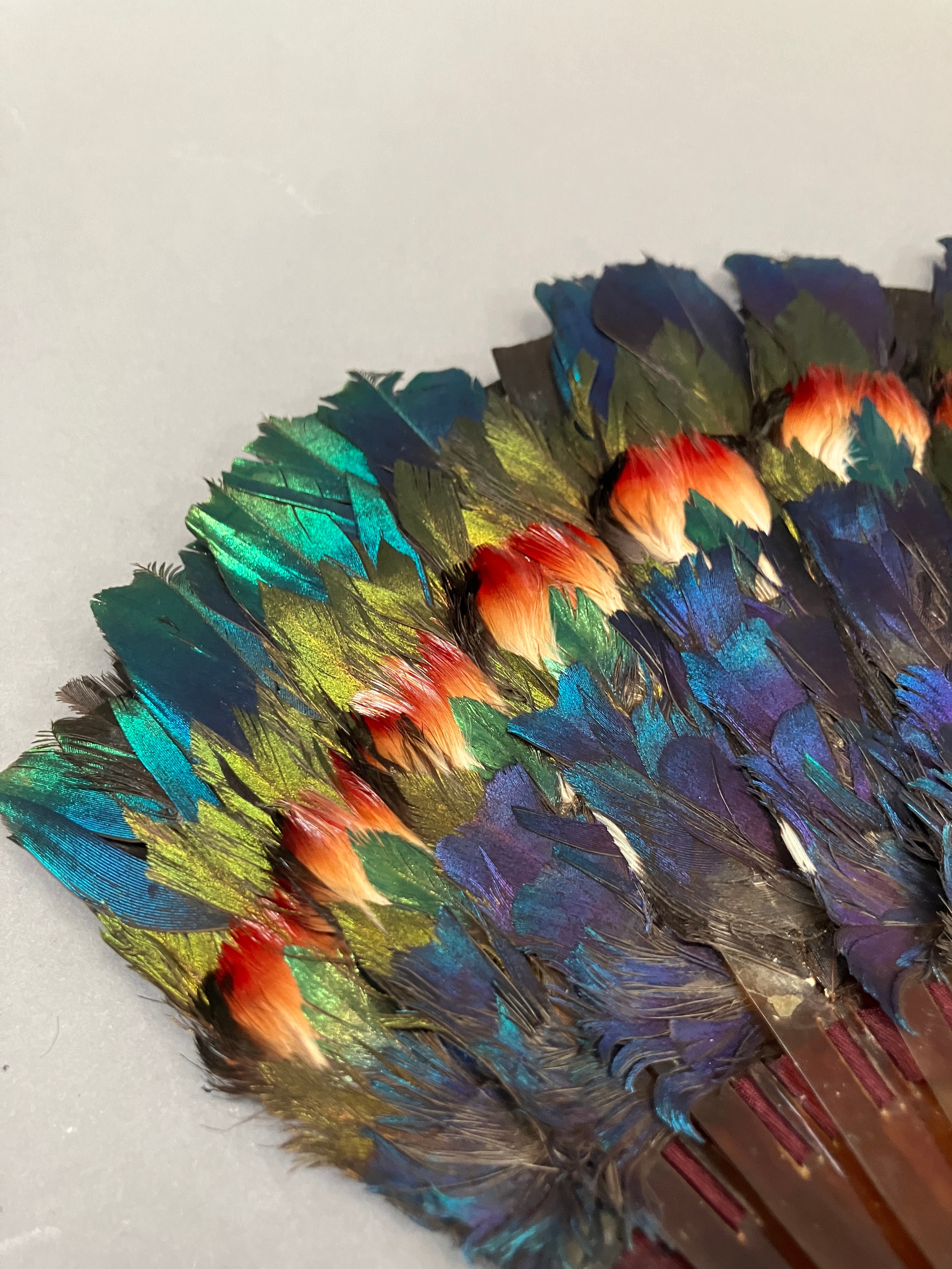 A small and attractive marquetry feather fan, the monture of faux tortoiseshell, the bands of - Image 3 of 4