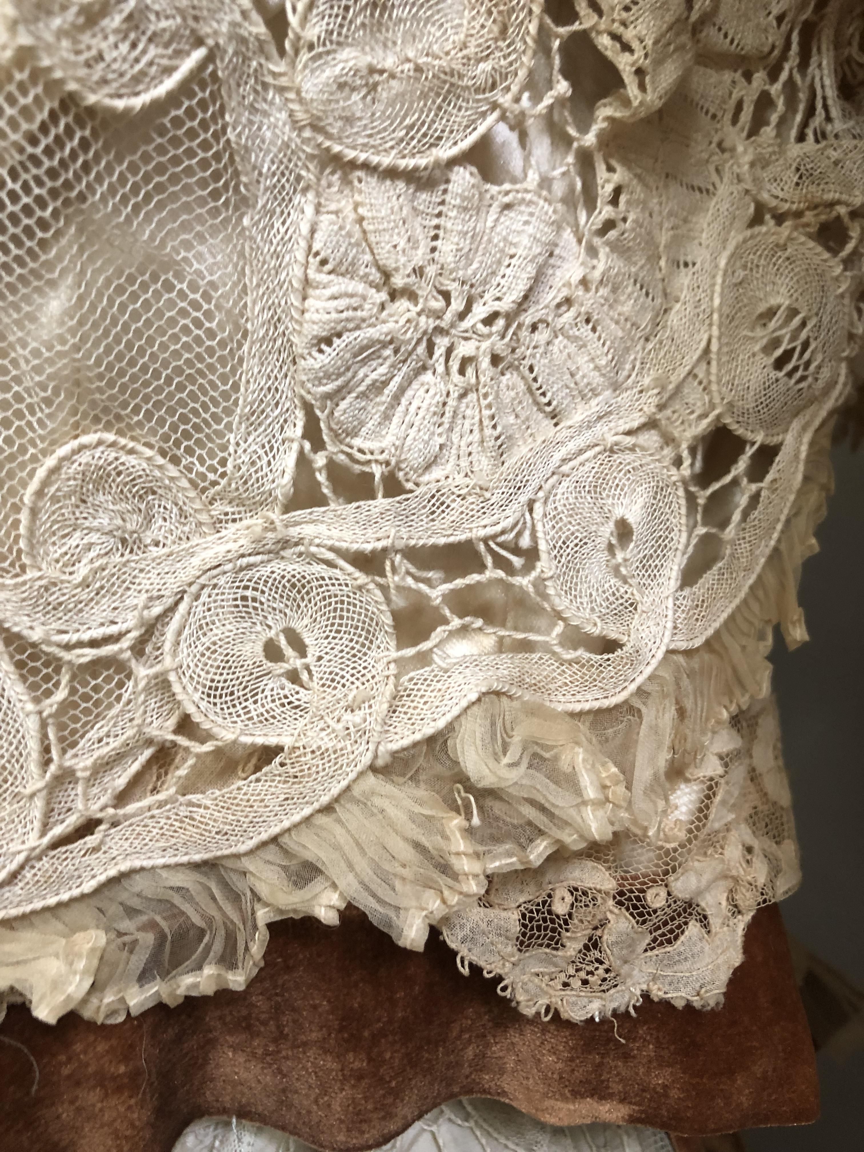 An Edwardian tapelace wedding ensemble, the high-necked bodice in ivory silk satin, trimmed with - Image 10 of 14