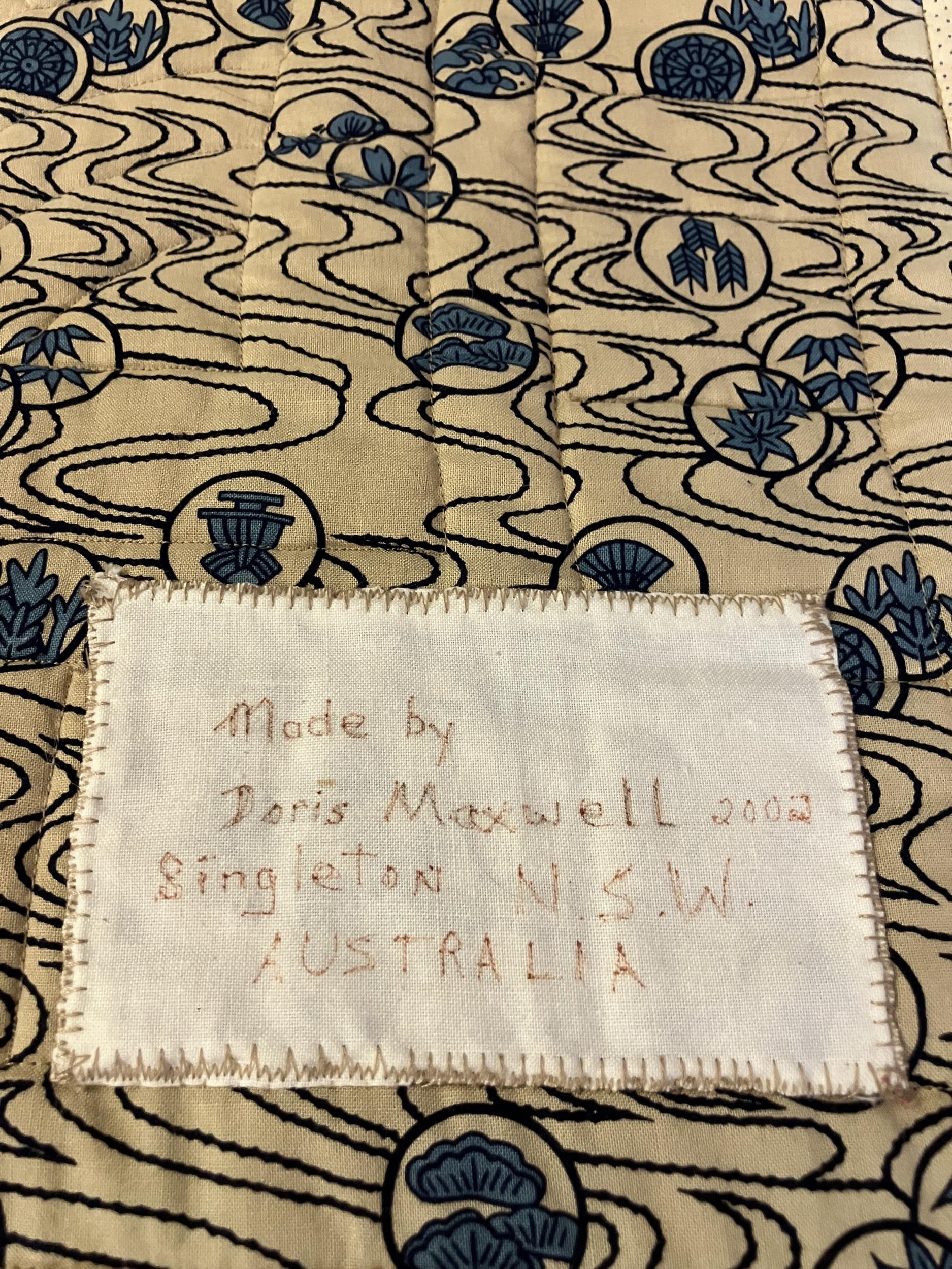 Original fan-designed machine-stitched coverlet by Doris Maxwell, mother of former Fan Circle - Image 5 of 6