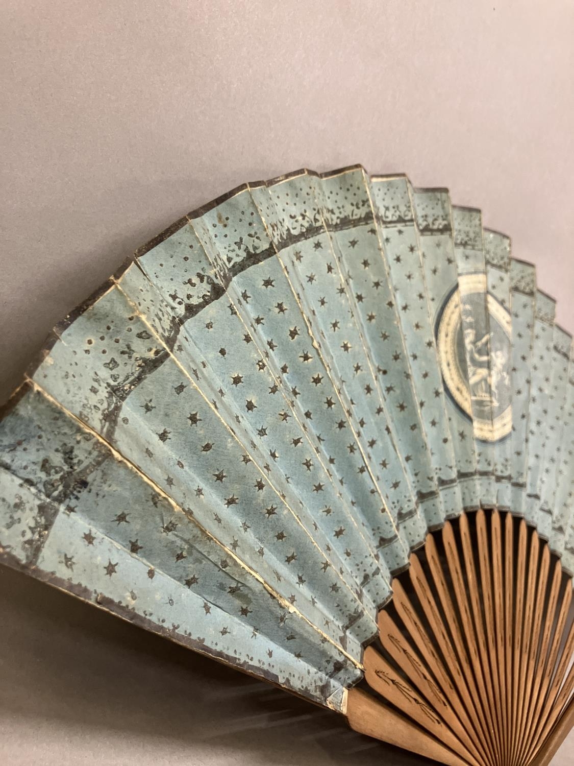 Two late 18th century wood fans, the first a brisé with rounded tips, pierced, with applied - Bild 2 aus 7