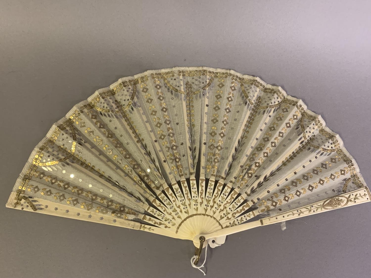 Three 20th century fans: the first, in white mother of pearl, a pastiche of an 18th century fan, the - Image 4 of 9