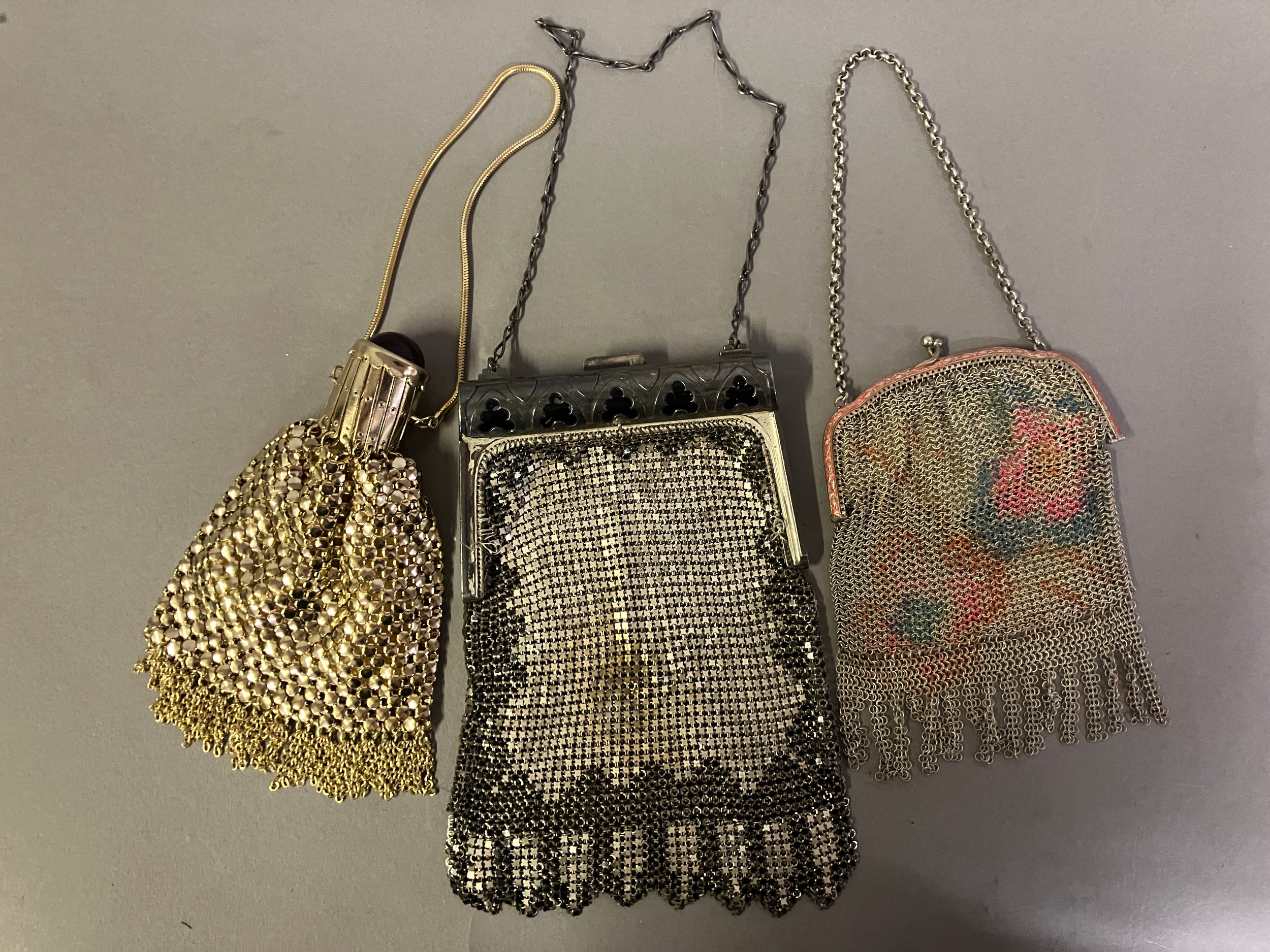 Whiting and Davis, USA: a gold armour mesh bag with good pierced gold metal frame and gold metal - Image 4 of 4