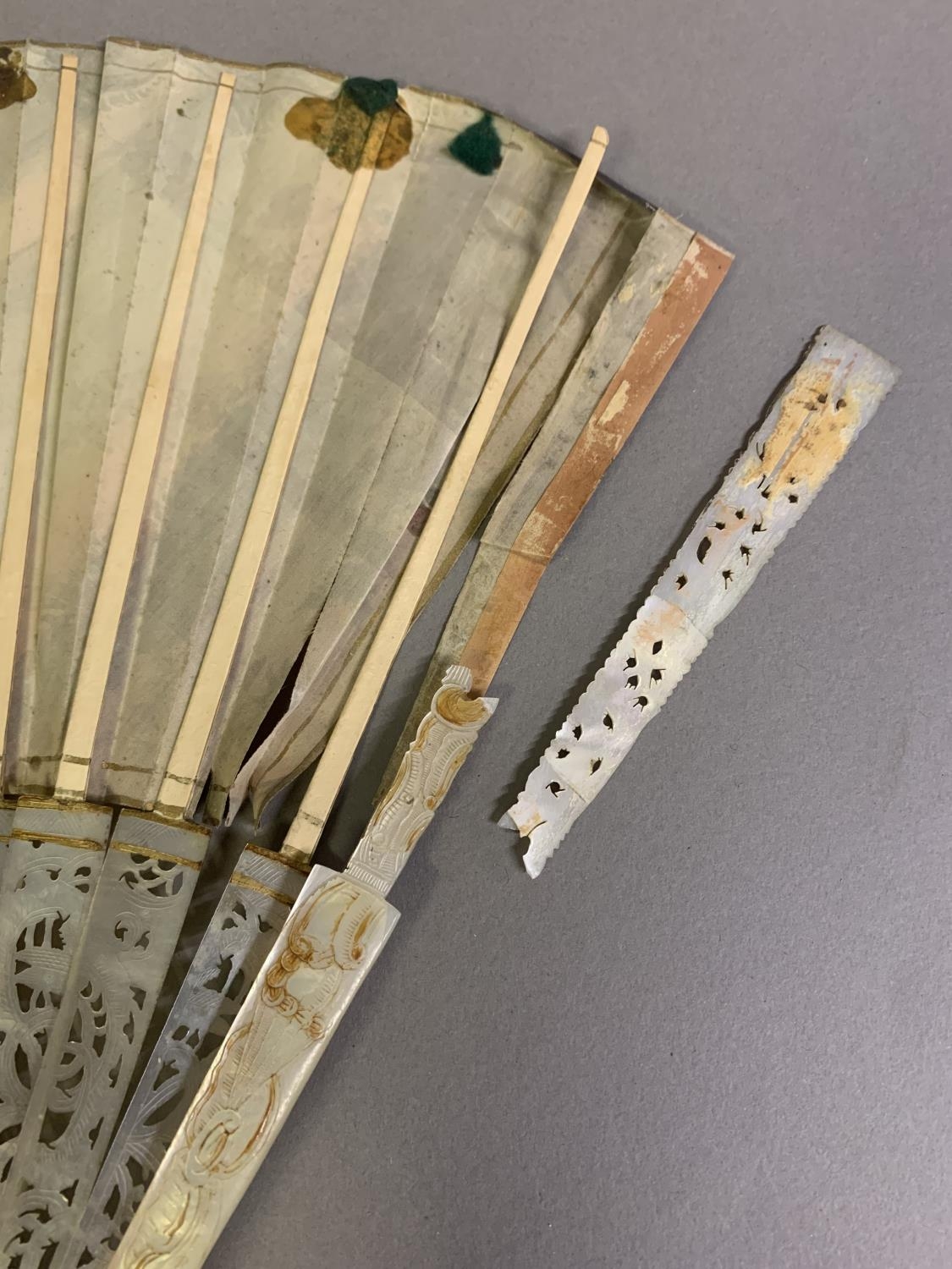 An 18th century mother of pearl fan with leaf of painted silk, showing a man seated on a throne, a - Image 8 of 9